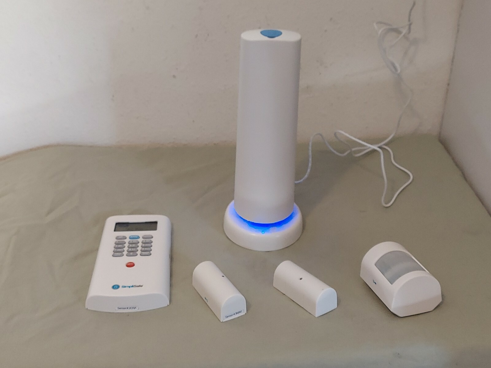 SimpliSafe Secured Home Wireless Security System 5 Piece Kit