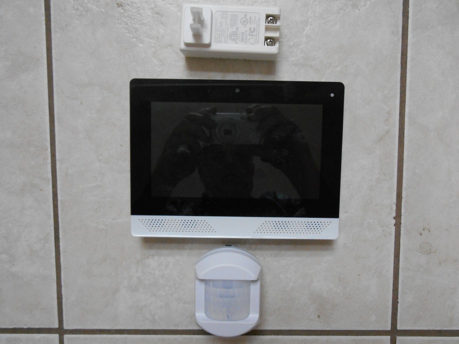 2GIG EDGE 7″ Touchscreen Security Control Panel (2GIG-EDG-NA-VA) Untested +Bonus