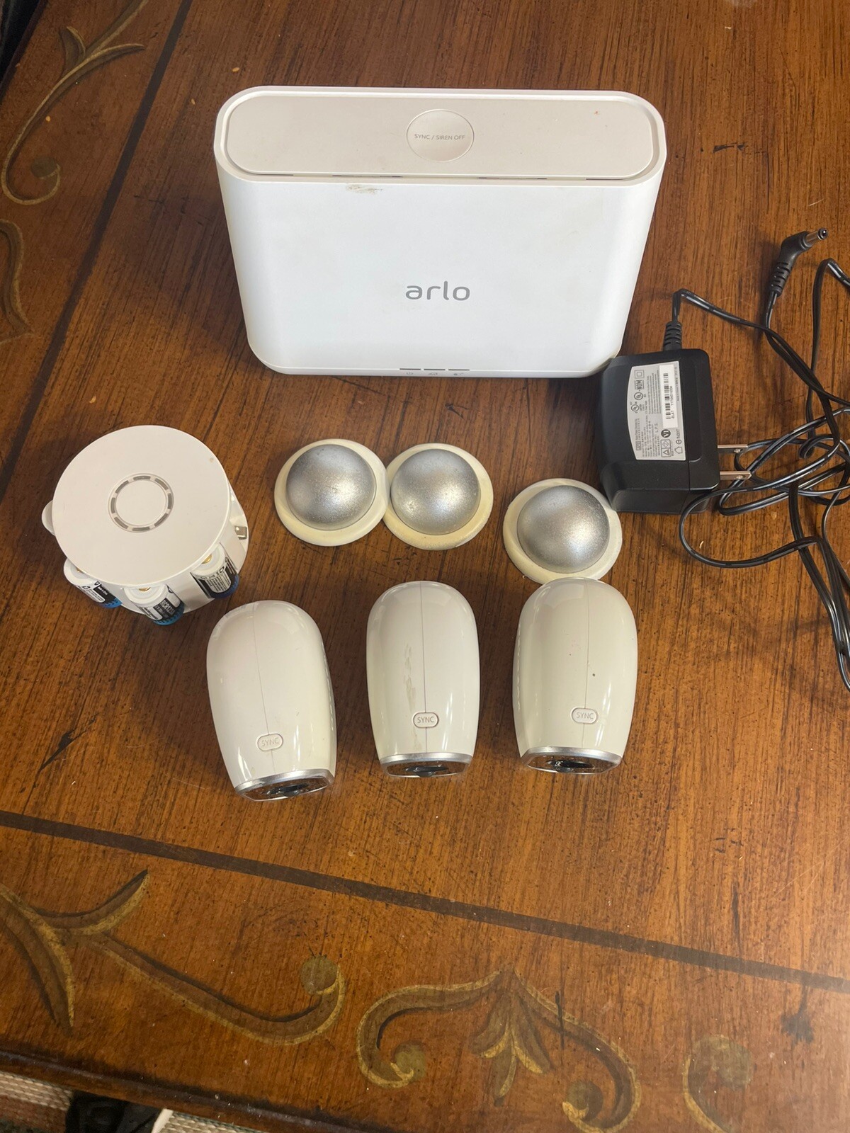 Arlo 3 Camera System VMC3030 And Home Base VMC4000 Wireless Security Camera