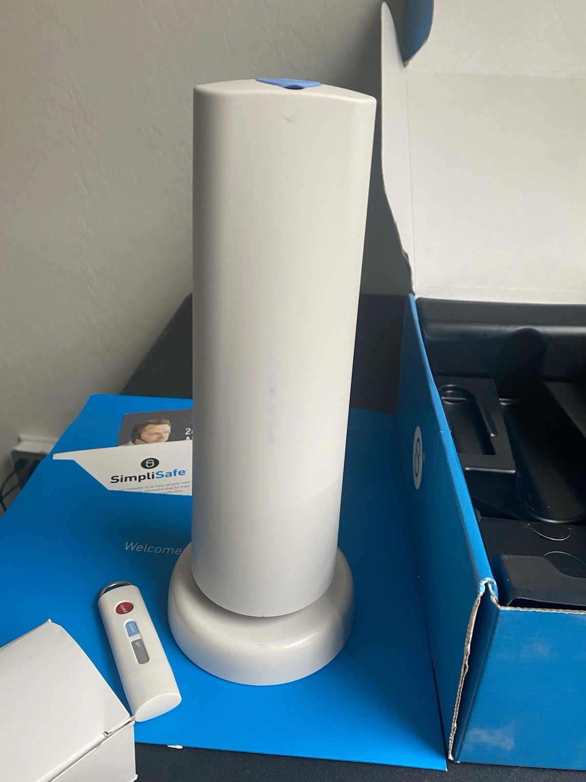 SimpliSafe Home Security Base 1st Generation Motion & Entry Sensor Bundle Read