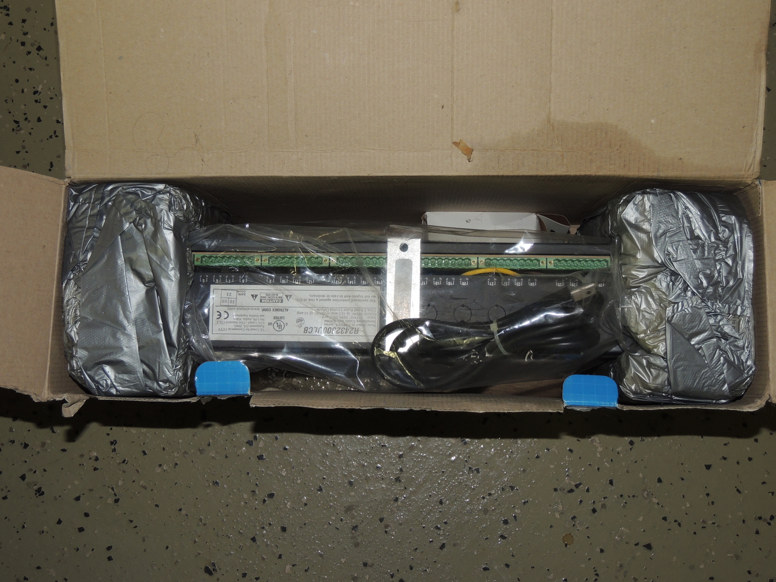 Altronix R2432300ULCB 19″ Rack Mount CCTV Power Supply