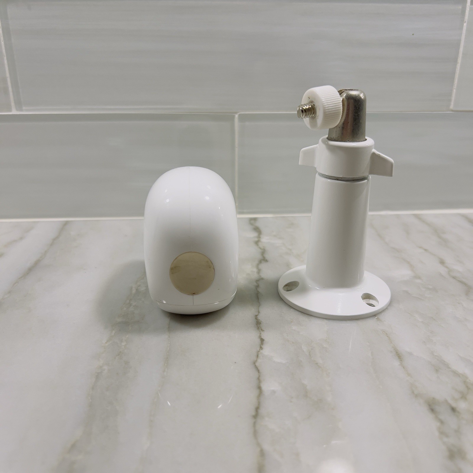 Arlo NETGEAR VMC3030 Add-on HD Security Camera With Swivel Mounting Arm
