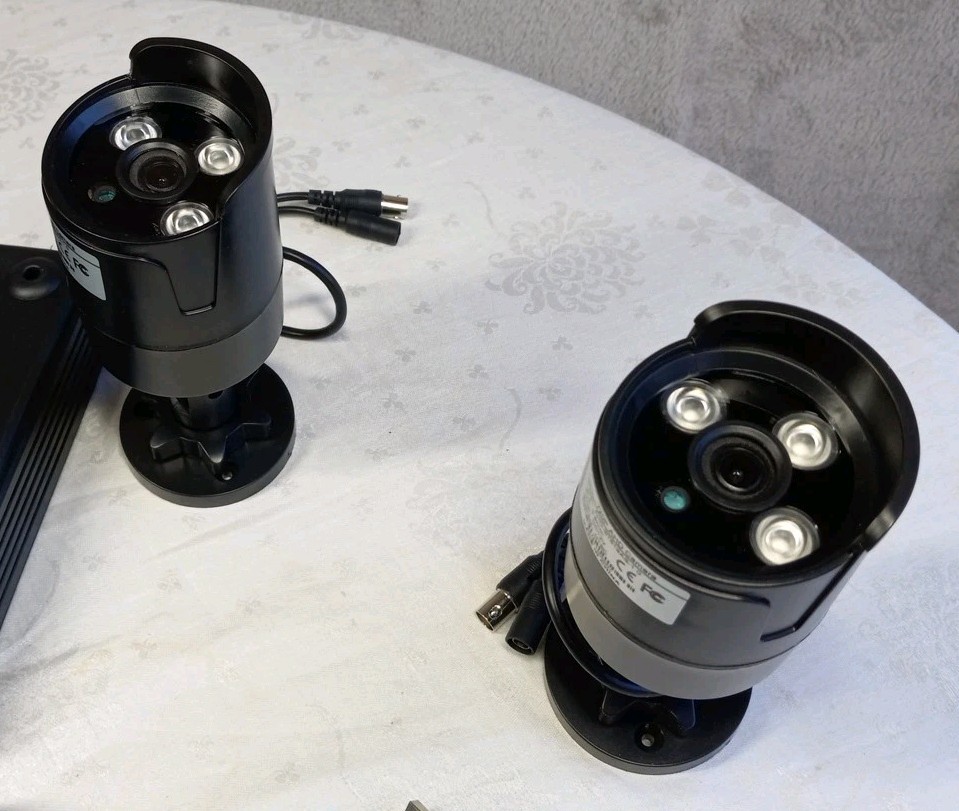 CCTV Security Camera System 4 Cameras Digital Video Recorder Wiring 2 Chargers