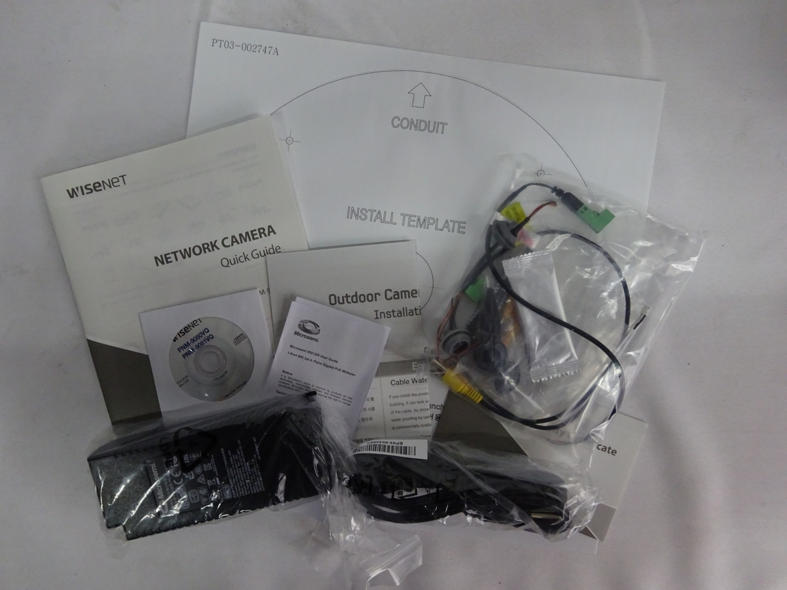 Hanwha Techwin Wisenet PNM-9081VQN Network Multi-Directional Dome Camera