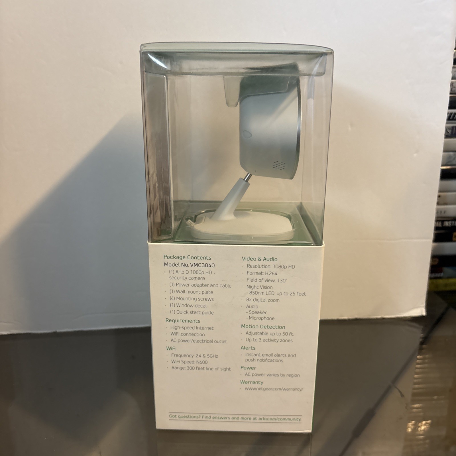 Arlo Q VMC3040-100NAS 1080p HD Wireless Security Camera with Audio NEW