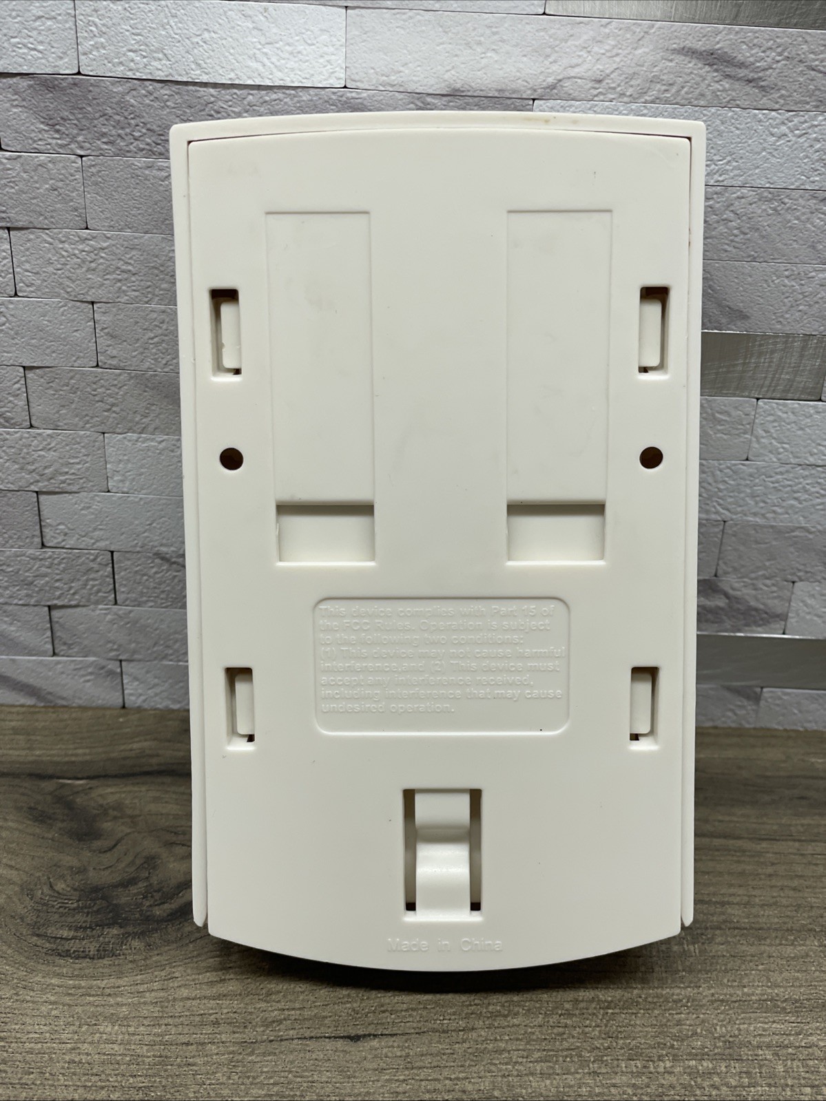 SimpliSafe 105 Decibel Wireless Siren 1st Generation Home Security WS1000