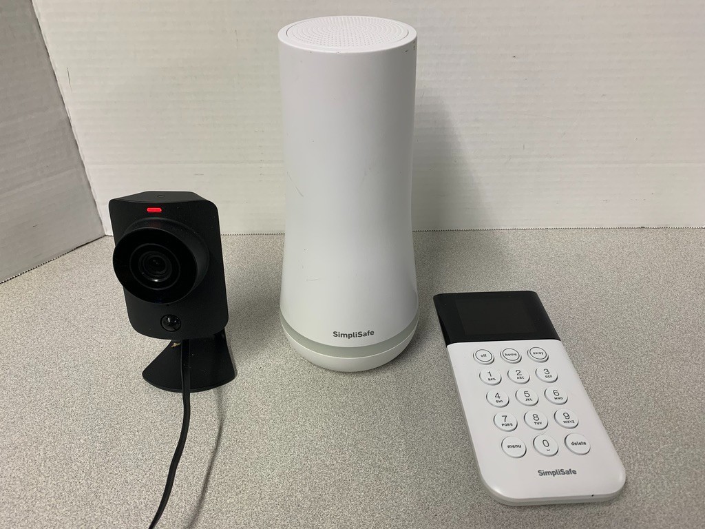 **Bundle-SimpliSafe Base Station , Wireless Keypad & Security Camera UNTESTED