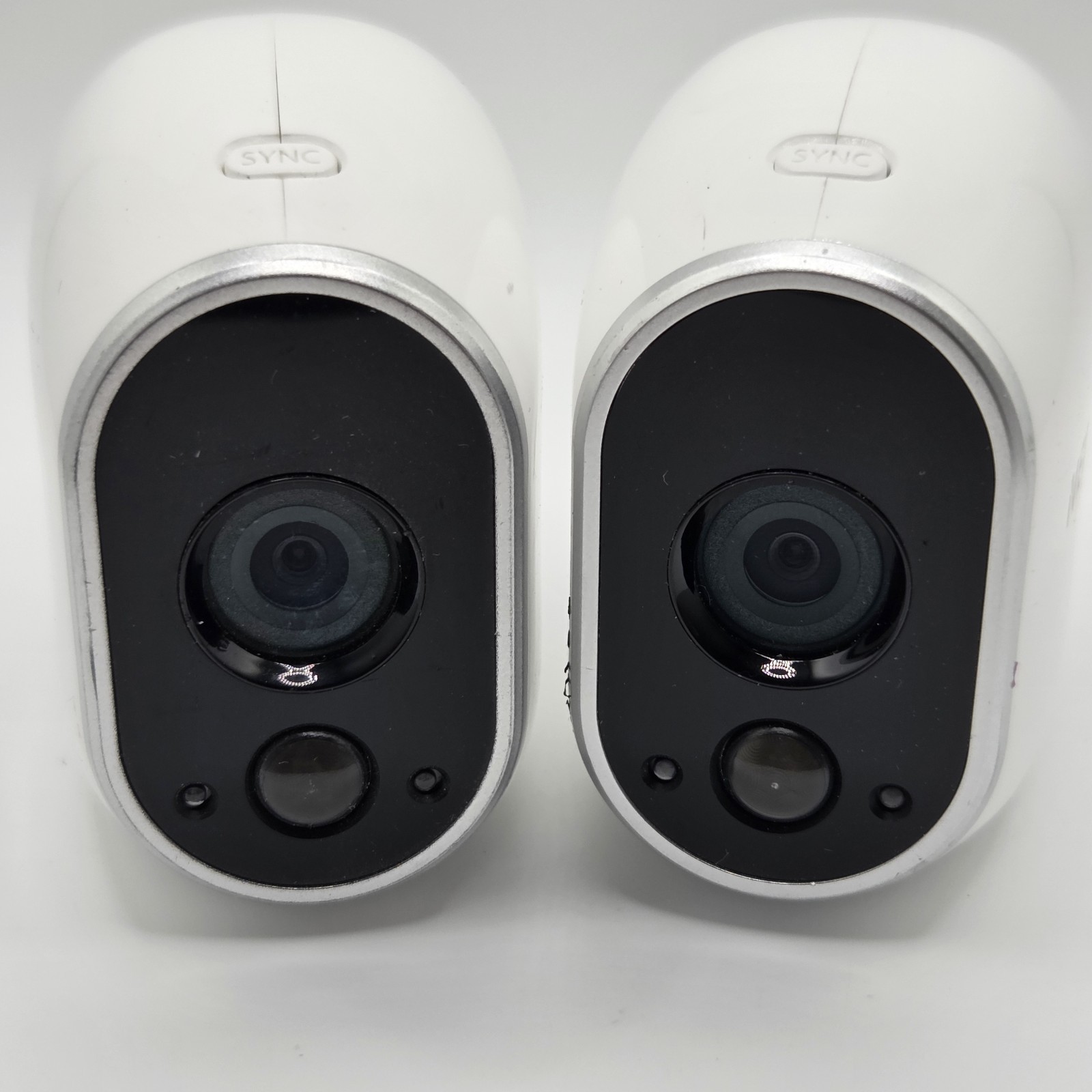 2 Netgear Arlo VMC3030 Add-On Wireless Security Cameras – Unstested Parts