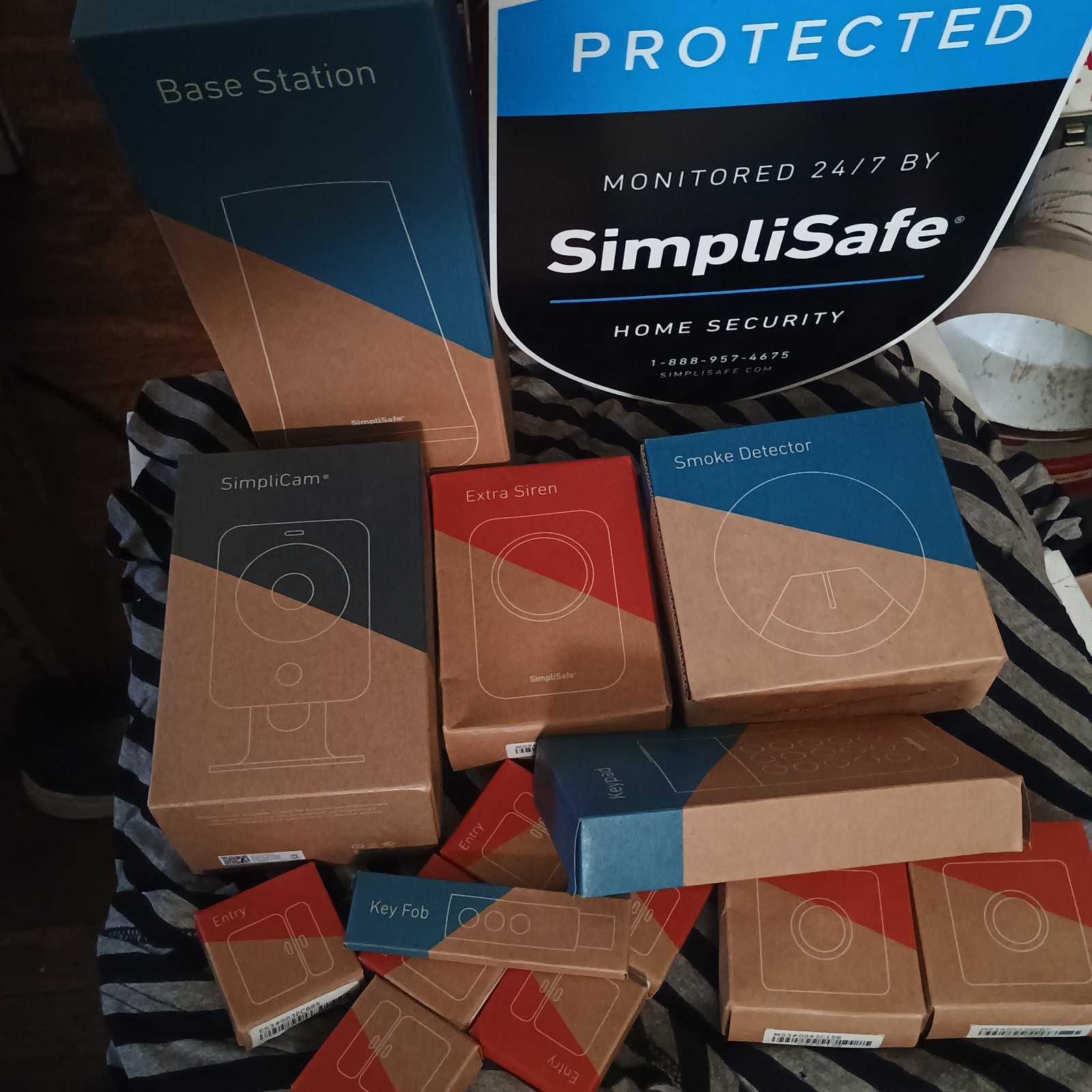SimpliSafe Base Station, Key Pads, Camera, Motion sensors Entry, Key Fobs 15 PC