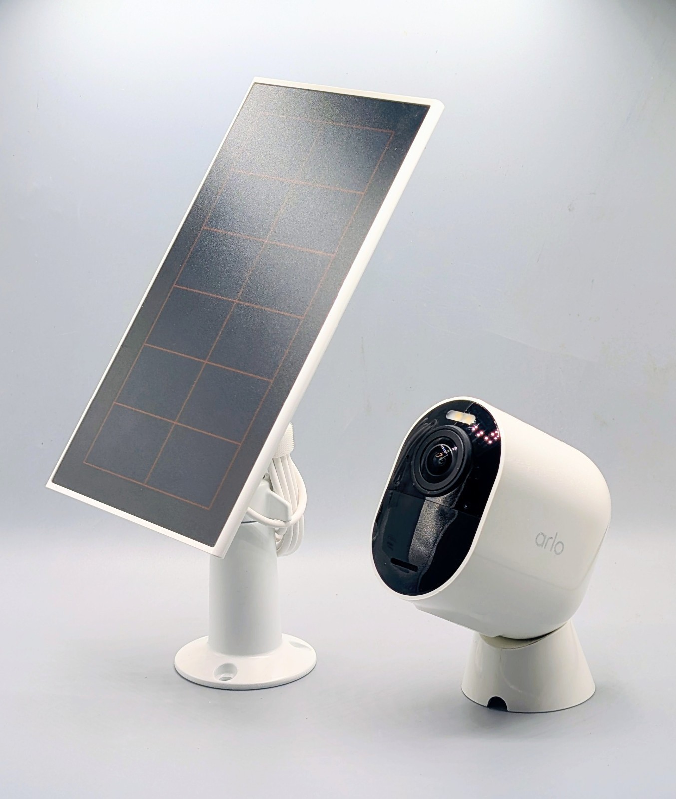 Arlo Ultra 2 4K Smart Wireless Security Camera + Official Solar Panel Bundle
