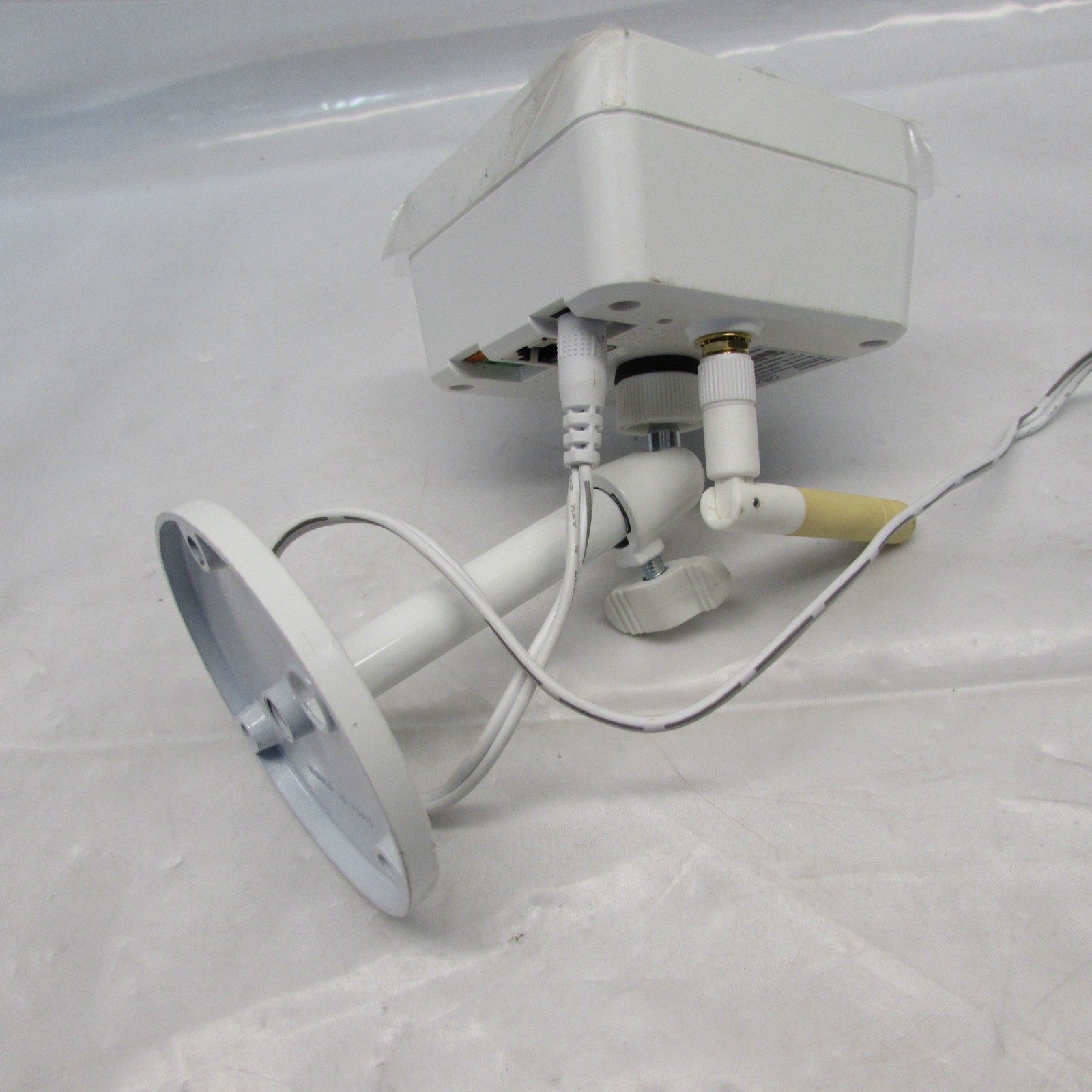 Vivint ADC-V520IR Indoor Wireless IP Camera w/Night Vision, Stand, Antenna, Cord
