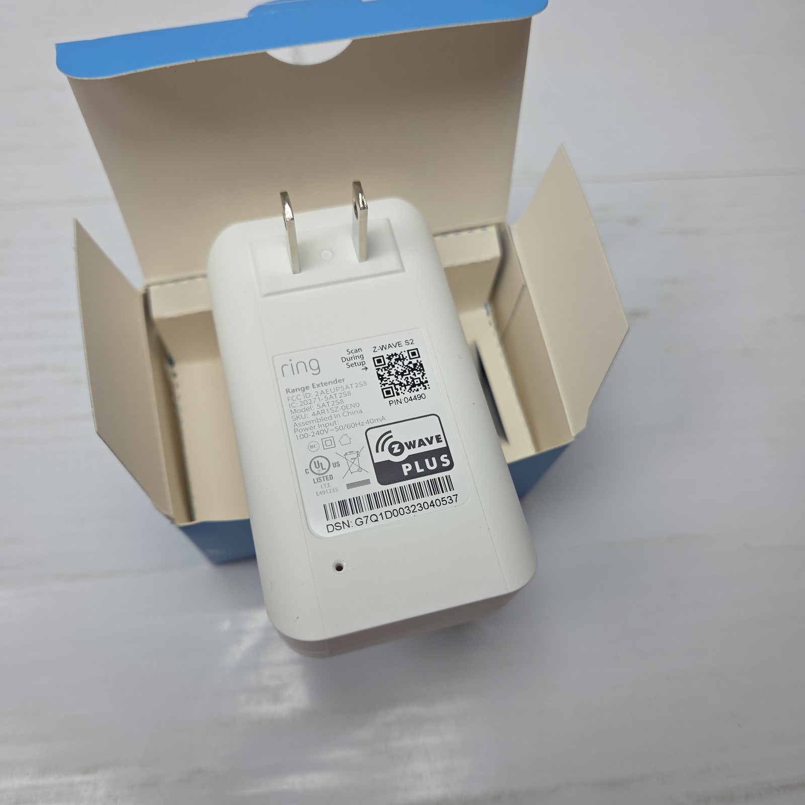 Ring Alarm Range Extender 2nd Gen for Wifi Home Security Systems 5AT2S8 White
