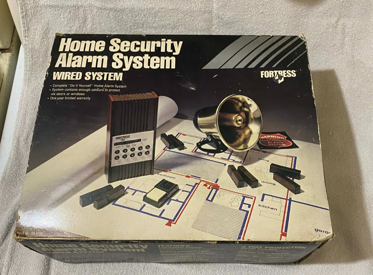 Vintage Fortress Home Security Alarm System Wired DA-9700 In Box