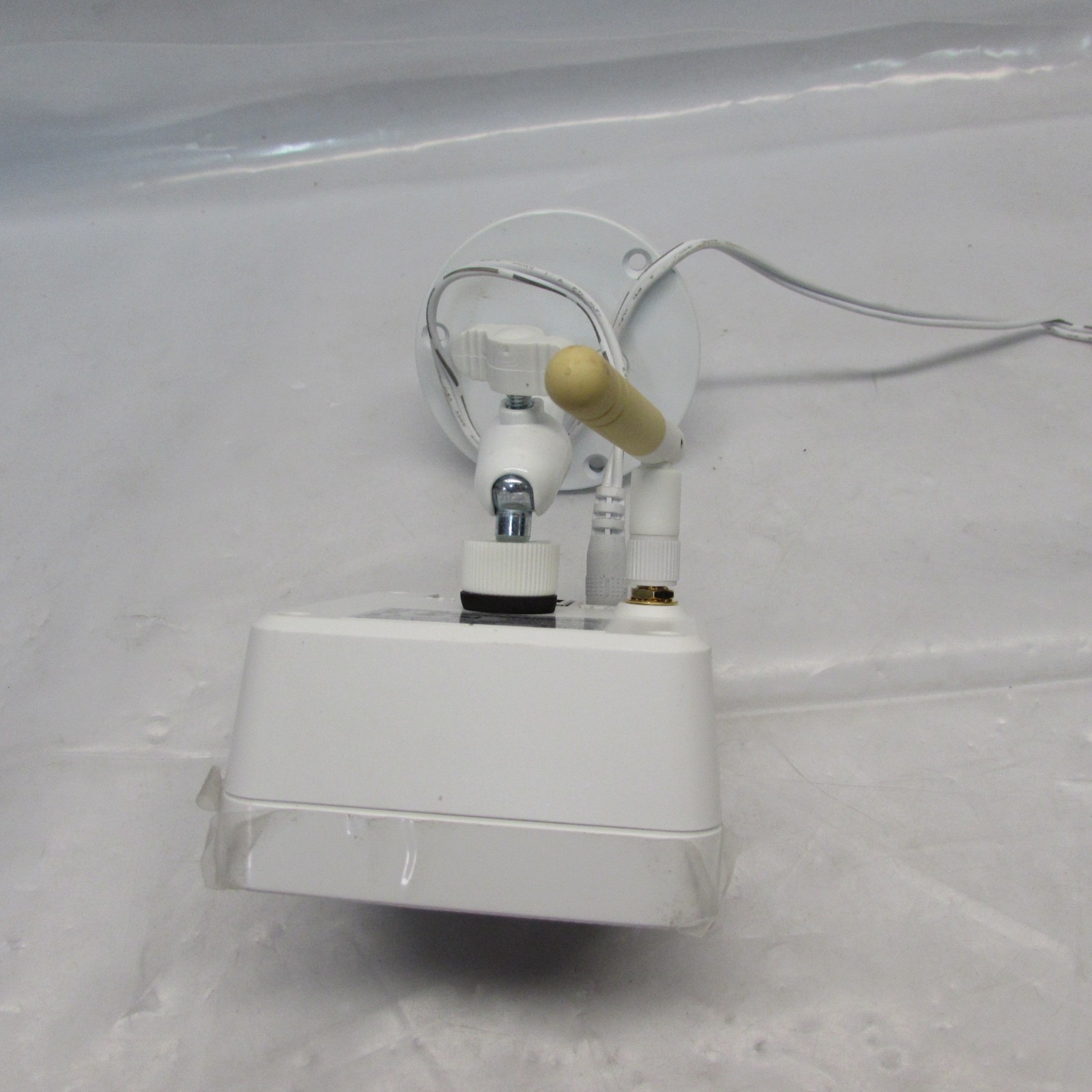 Vivint ADC-V520IR Indoor Wireless IP Camera w/Night Vision, Stand, Antenna, Cord