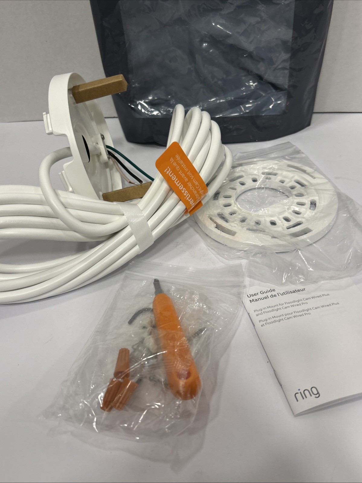 Ring Plug-In Mount for Floodlight Cams – White US Open Box NEW
