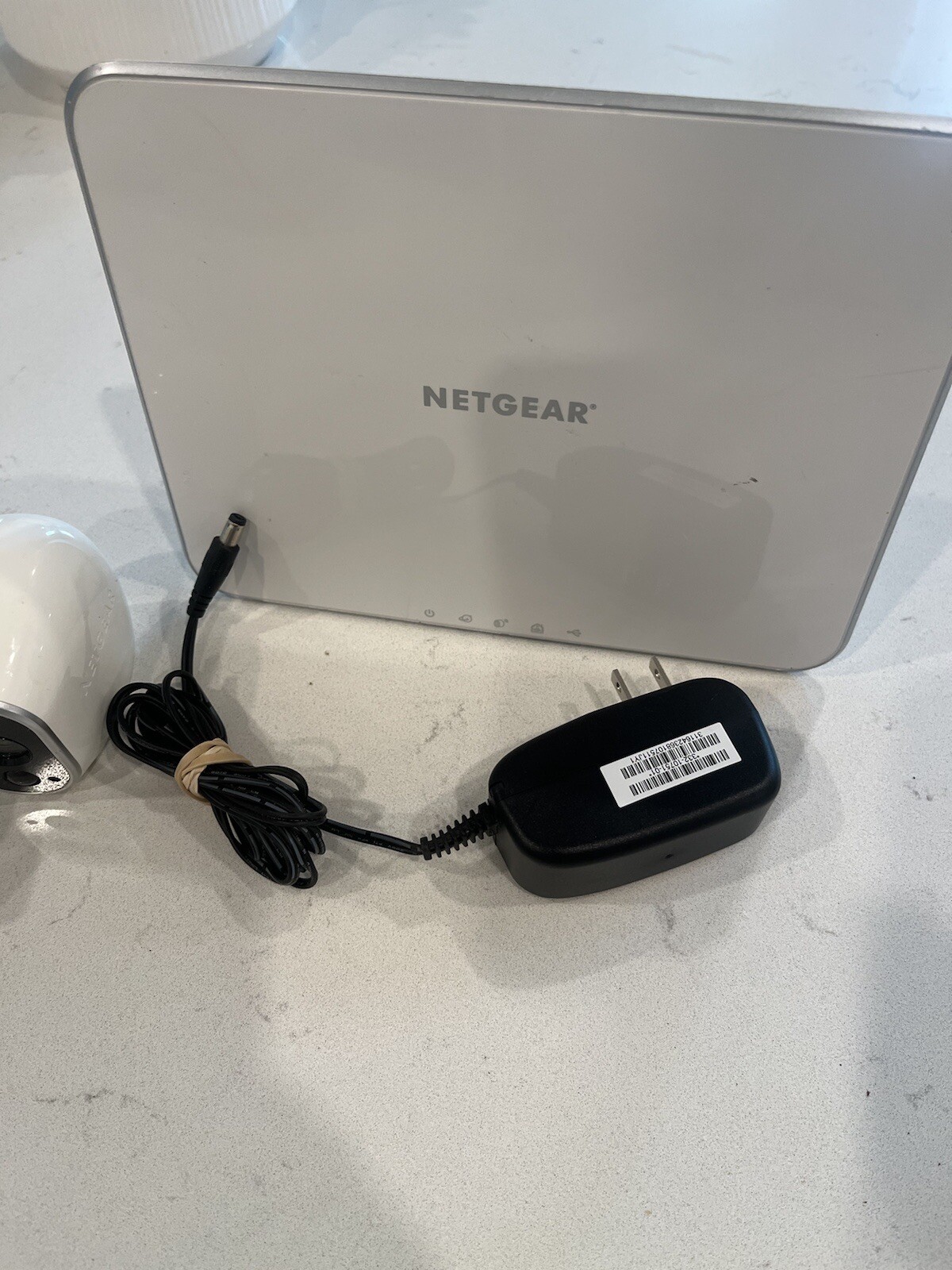 Arlo Netgear Hub Cloud VMB3000 & VMC3030 4 Cameras (no Battery Charger)