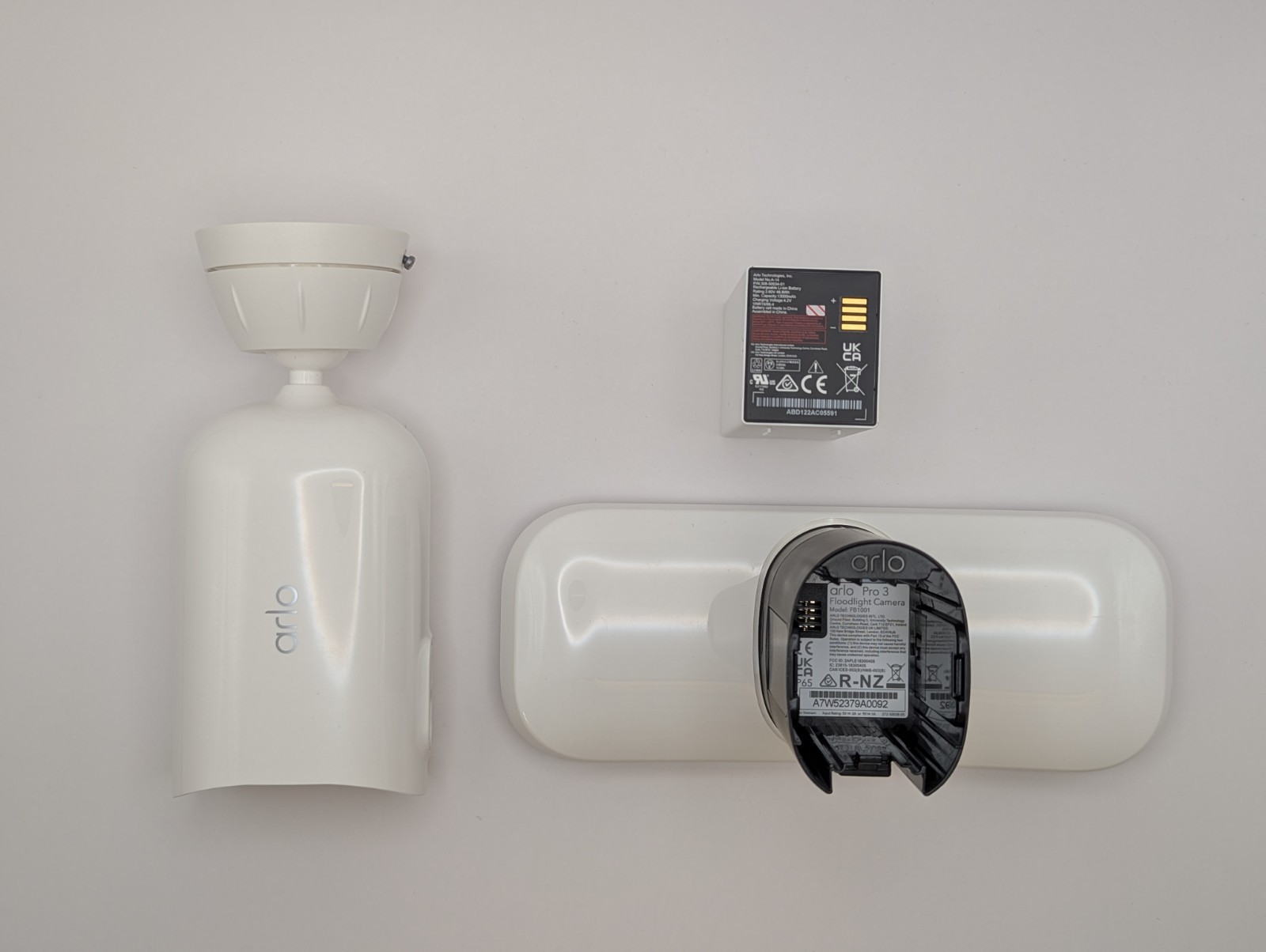 Arlo FB1001-WHITE Pro 3 Floodlight Camera Wire-Free, 2K Video HDR