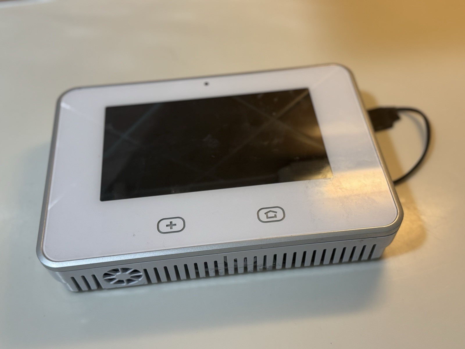 Vivint SkyControl Panel Model V-MP2-345