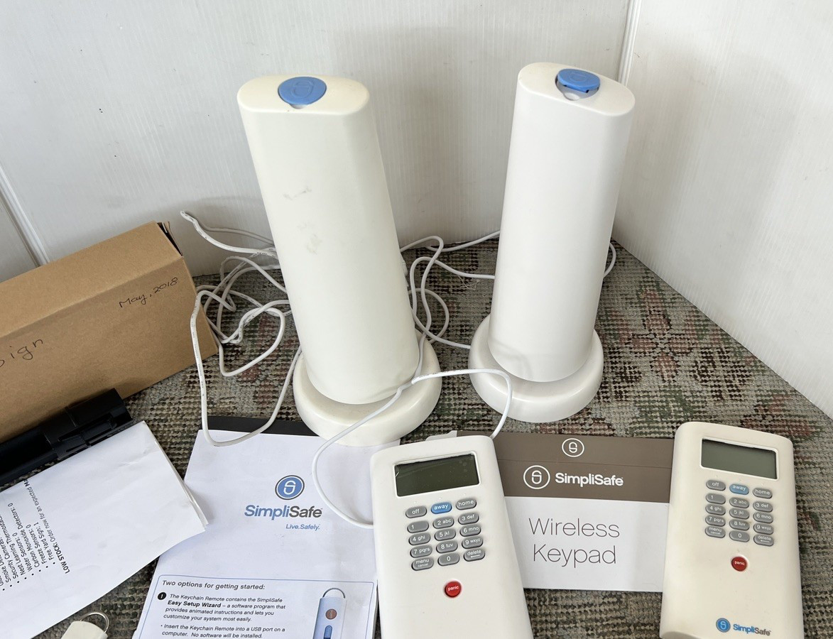 SimpliSafe Home Security System 17 Pcs Model SSCS2 Lot