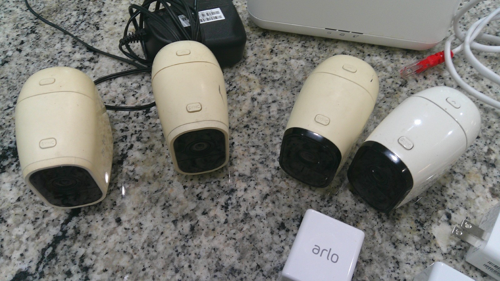 Arlo Pro Wireless Security Camera System 4 Cameras & 2 Base Station VMB4000 EUC