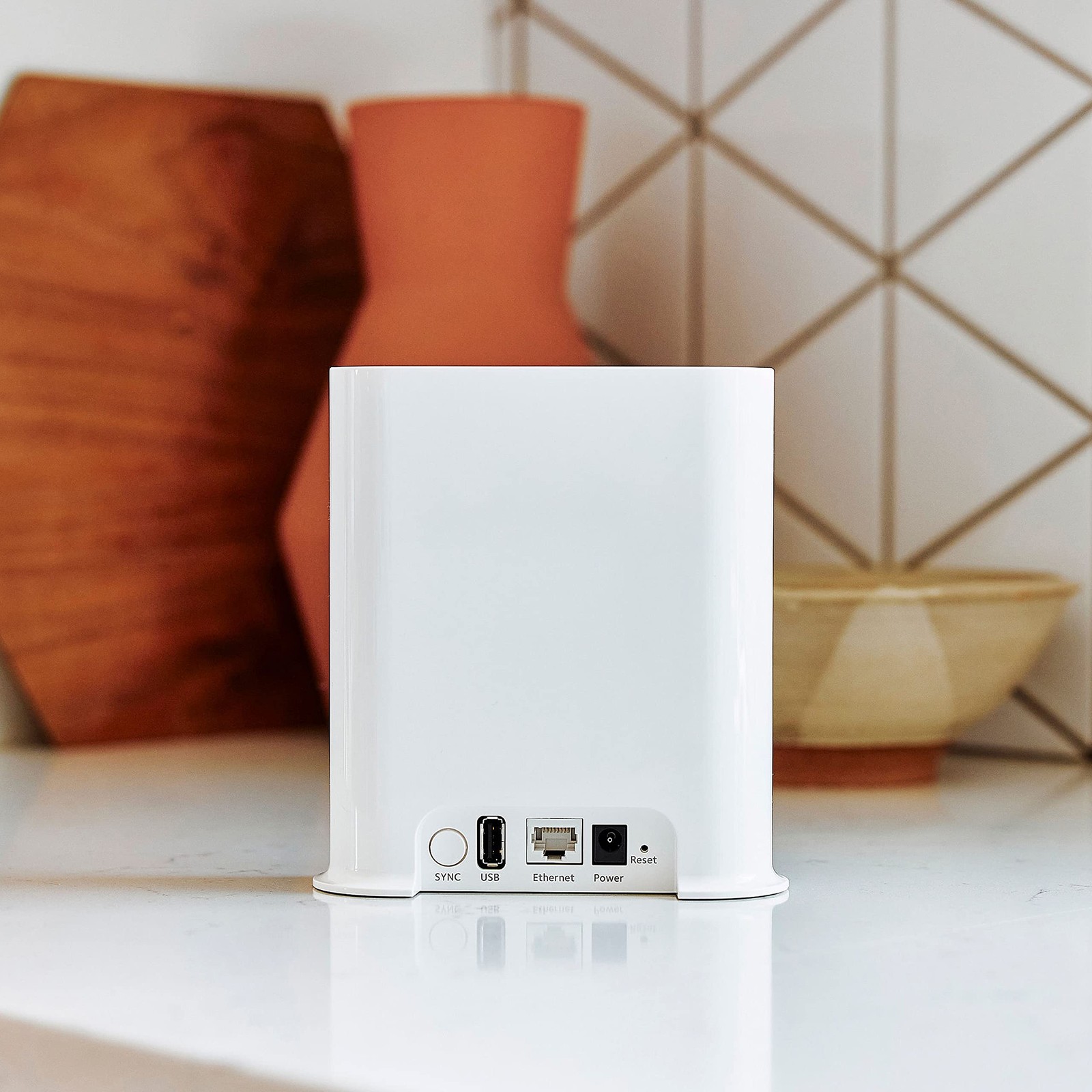 Arlo Pro SmartHub, Certified Accessory – Connects Cameras to White