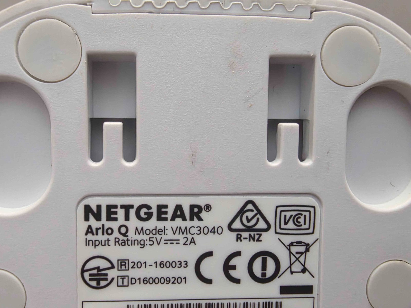 NETGEAR Arlo HUB w/2 Arlo Q Cameras and 1 POE connector