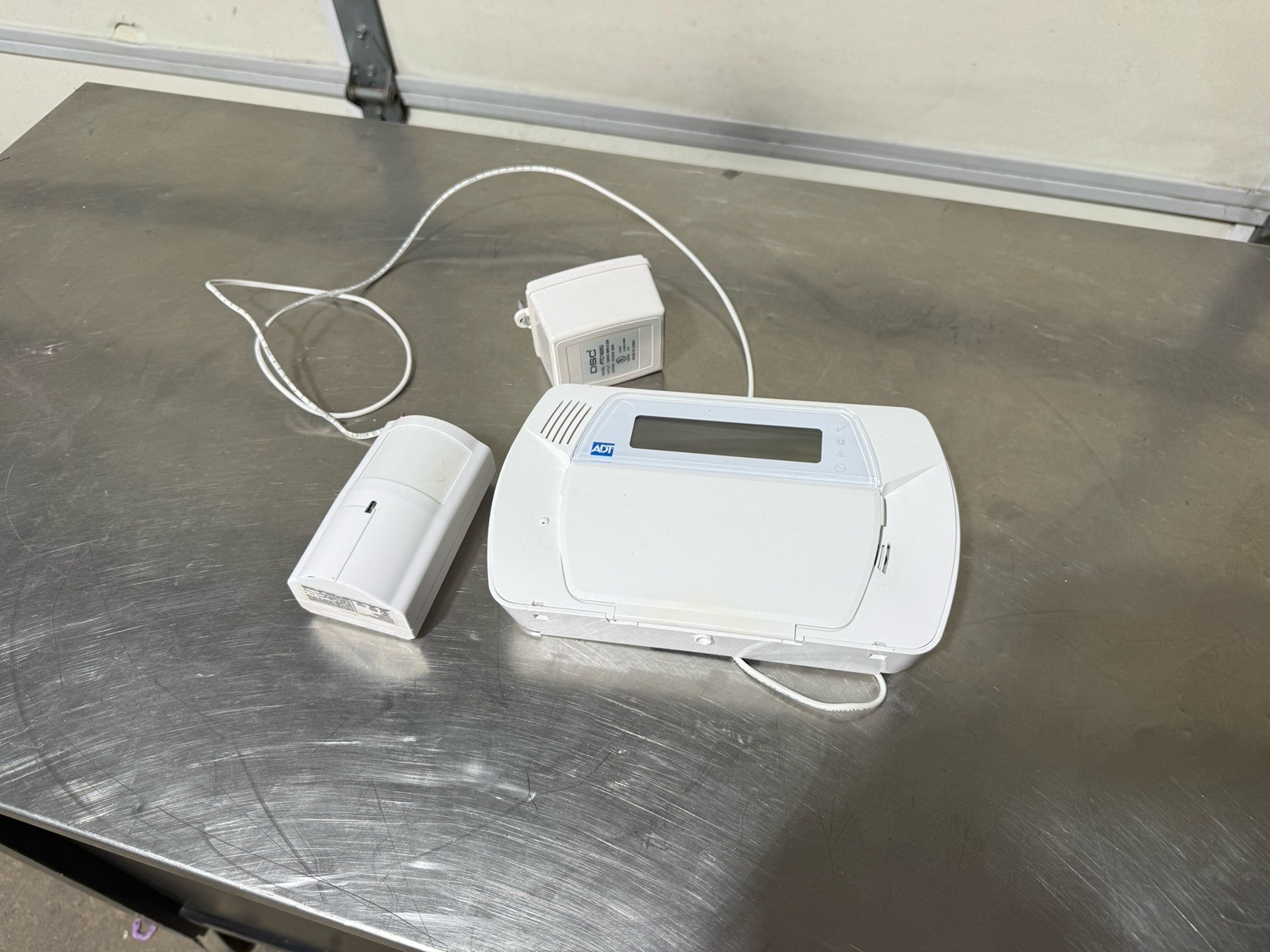 DSC Impassa SCW9057G-433 ADT Wireless Alarm Panel w/ WS4904P Motion & Power