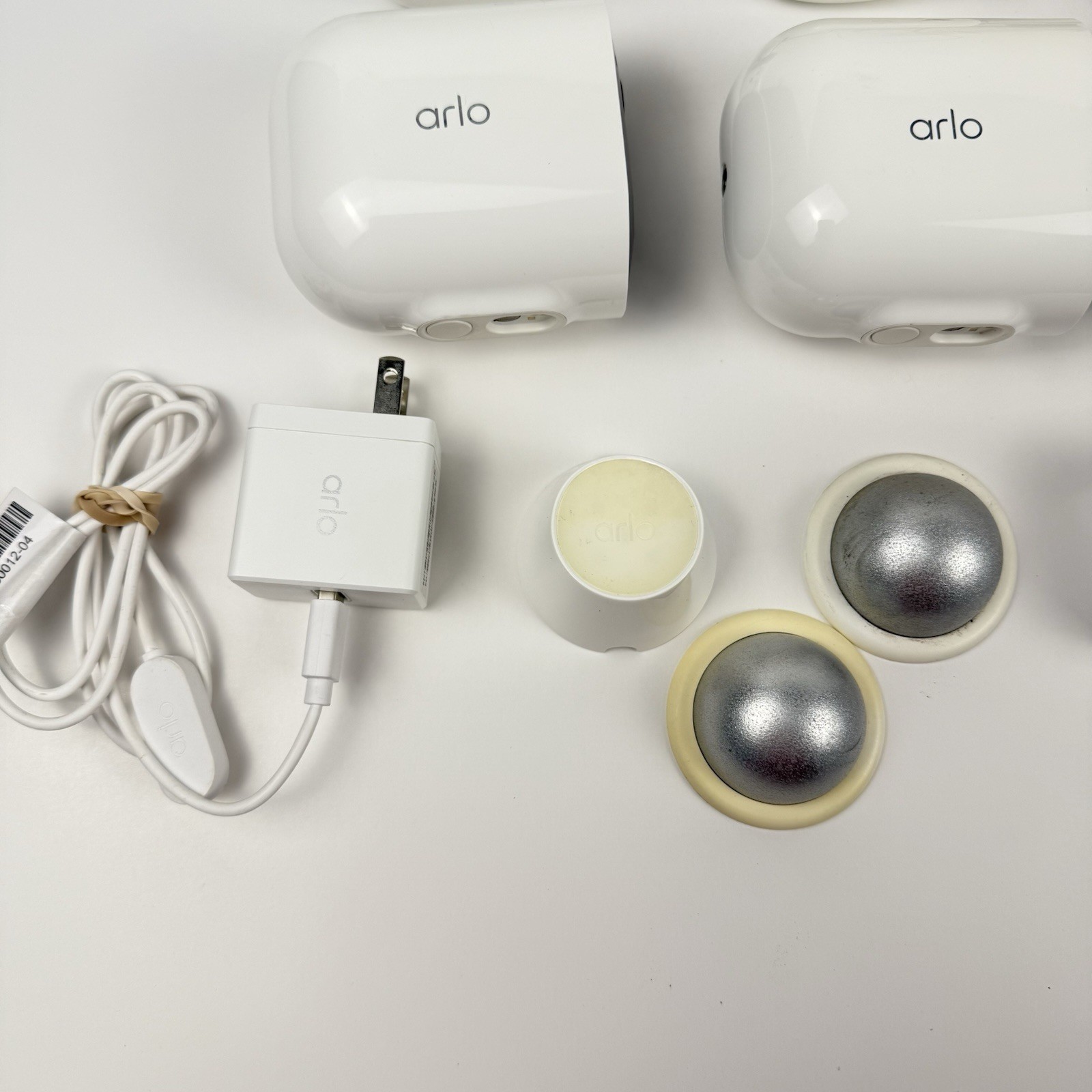 NETGEAR & ARLO VMB3500 Security System Bundle With 6 Cameras, Base, Mounts, Cord