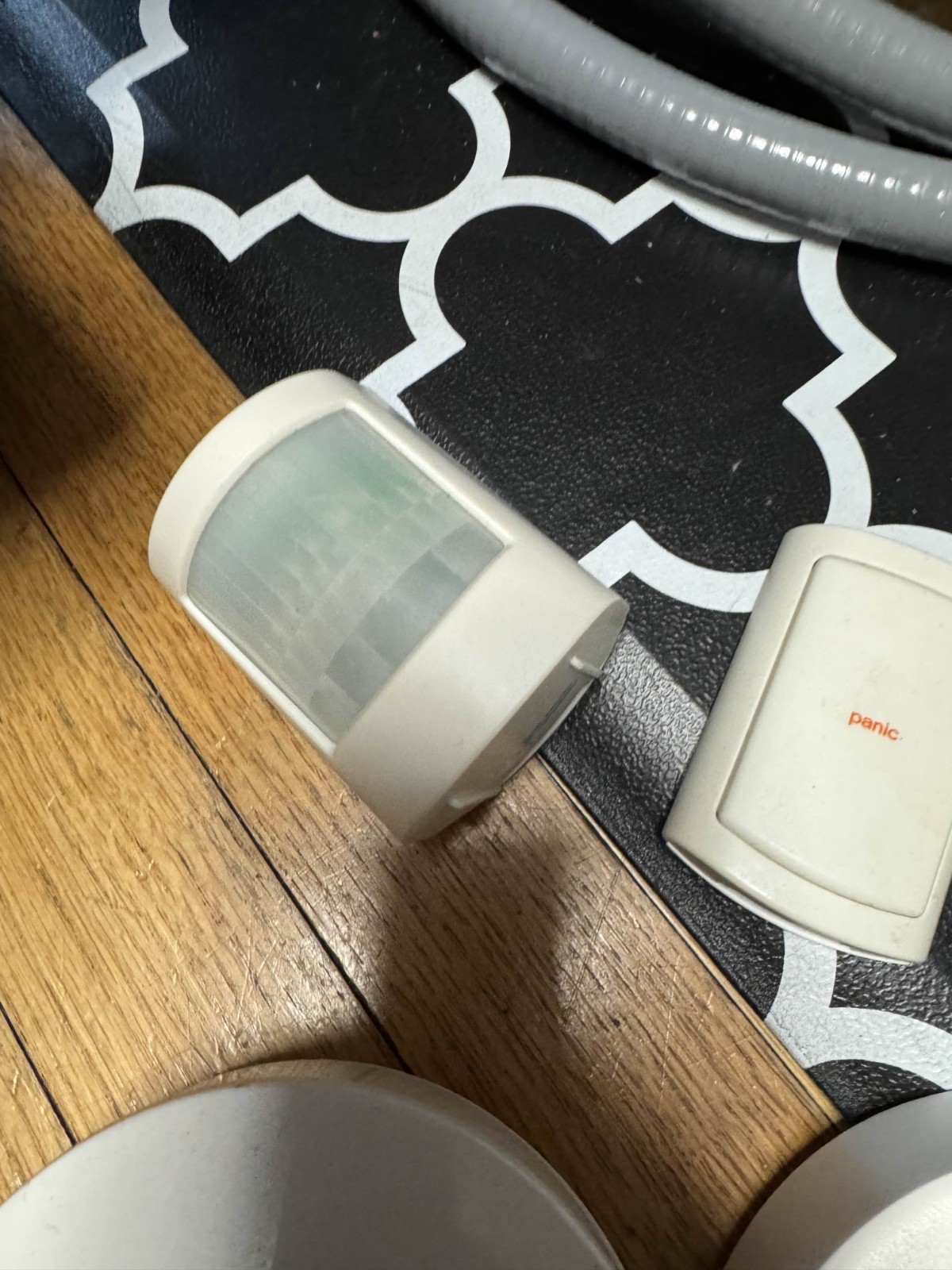 used SimpliSafe 1st Generation Original Security System Mixed Lot
