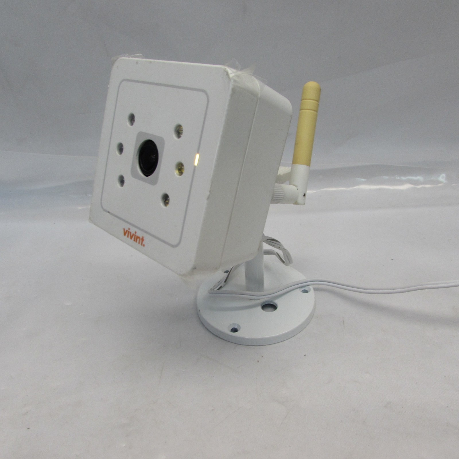 Vivint ADC-V520IR Indoor Wireless IP Camera w/Night Vision, Stand, Antenna, Cord