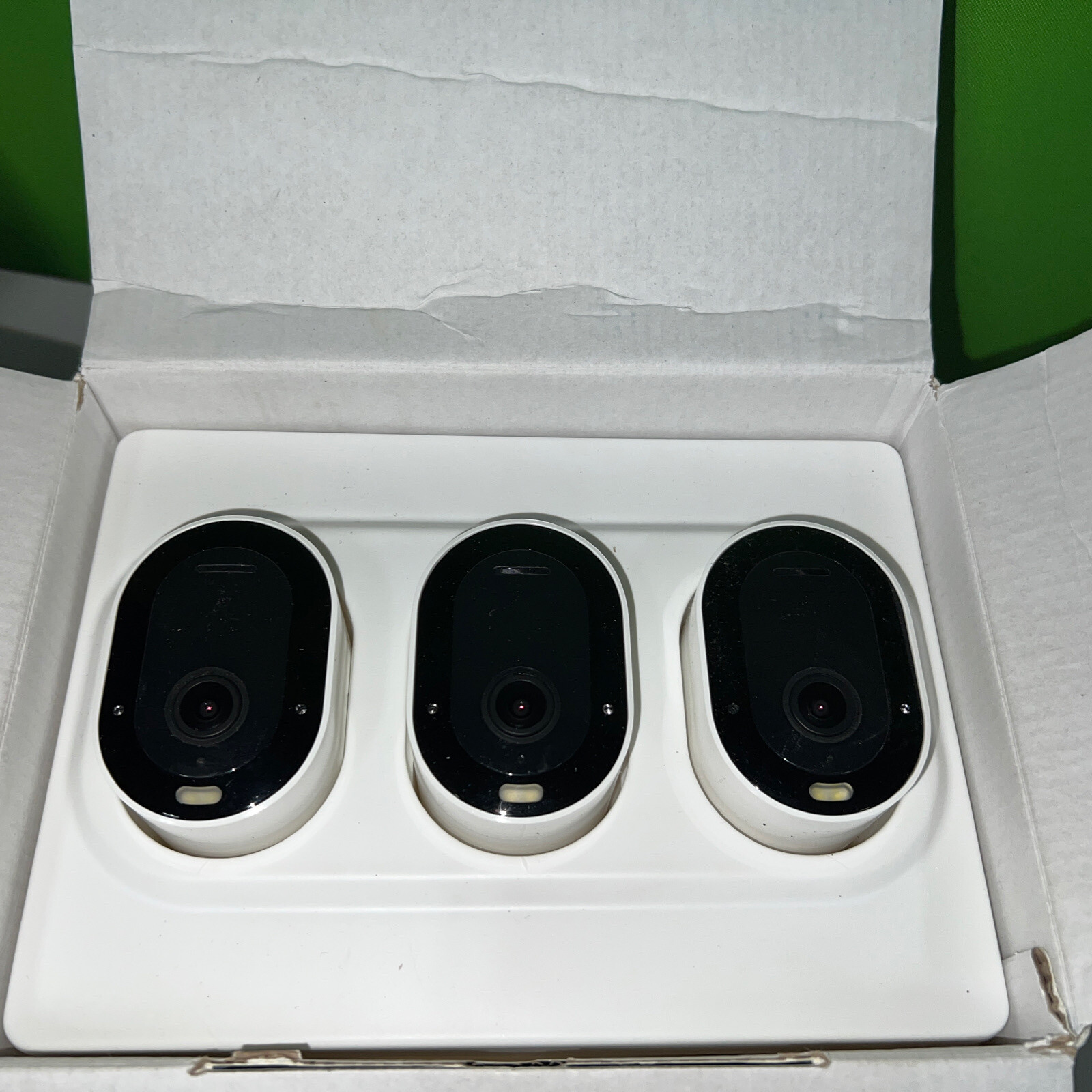 Arlo Pro 4 VMC4350P-1SCNAS 3 Cam Kit with Solar Panel – 2K Video with HDR USED