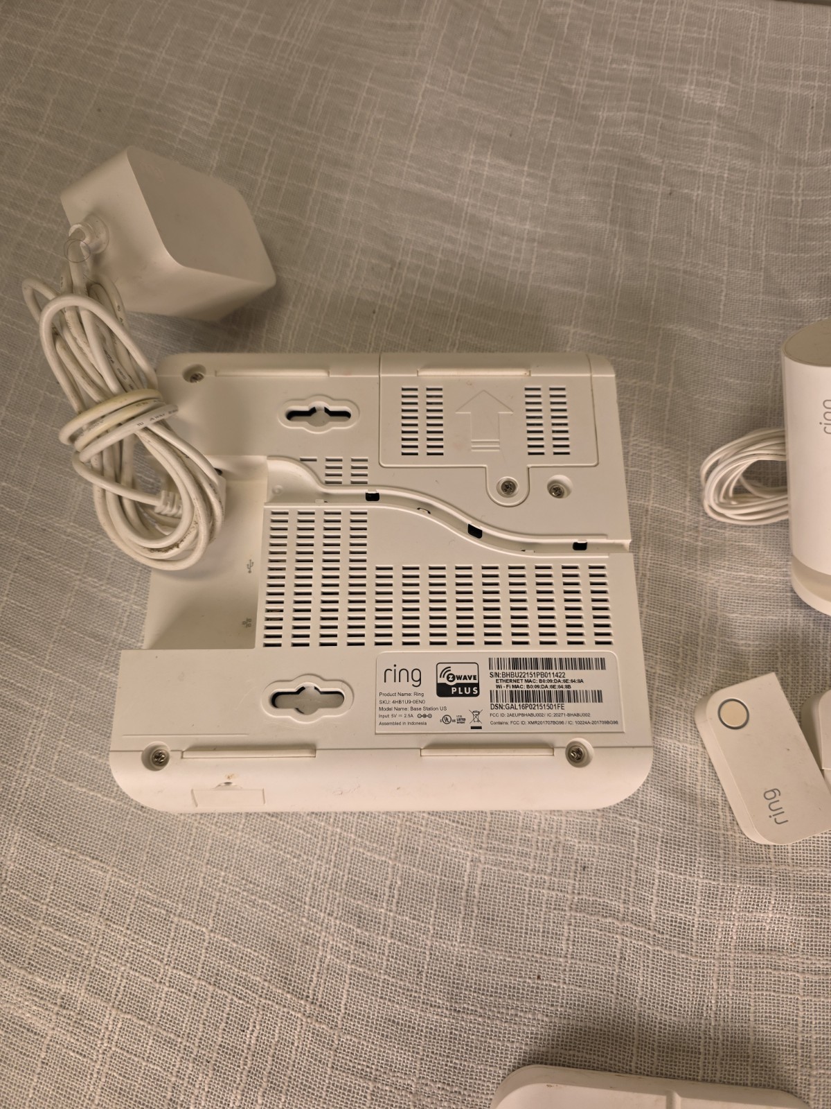 Ring Alarm Security System kit (4HB1U9-0EN0 )w/Cameras, Contact Sensors & Keypad