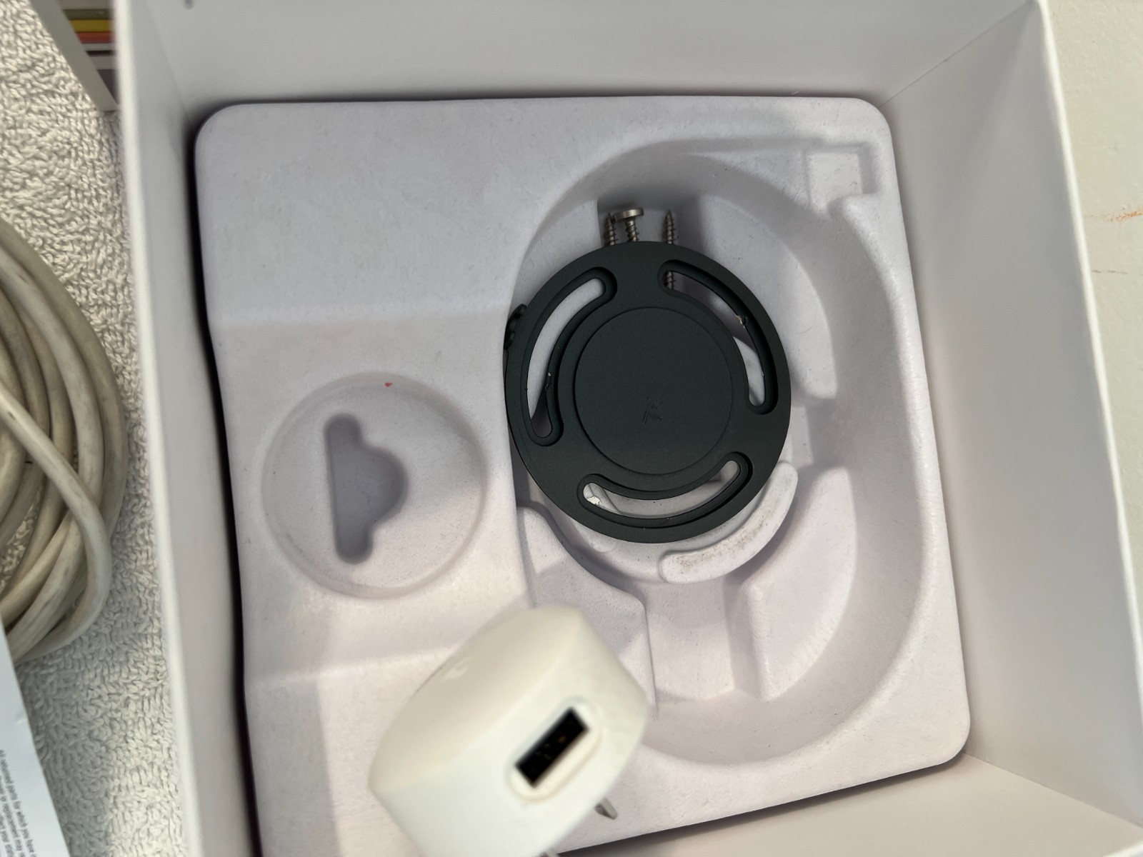 Google Nest Cam Indoor Security Camera 1st Generation USED W BOX COMPLE NC1102ES