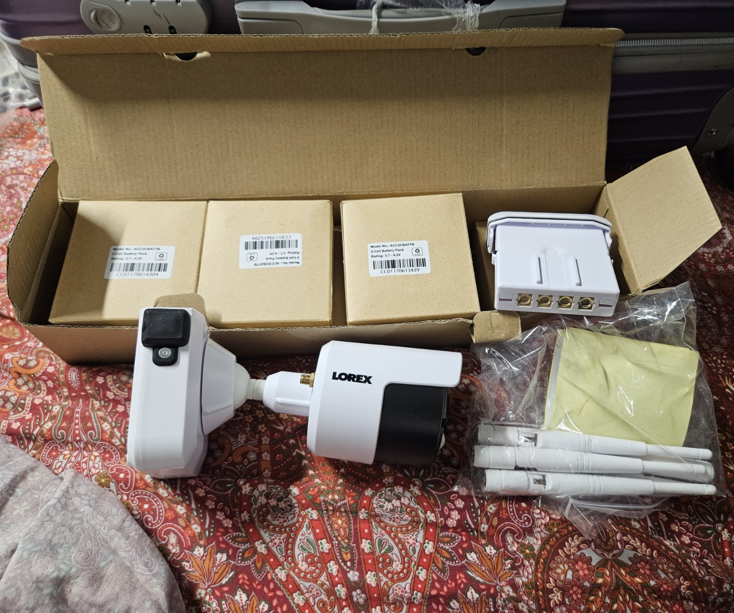 Lorex Wireless 6-Camera 1080p Wi-Fi Security System White w/ Battery Packs