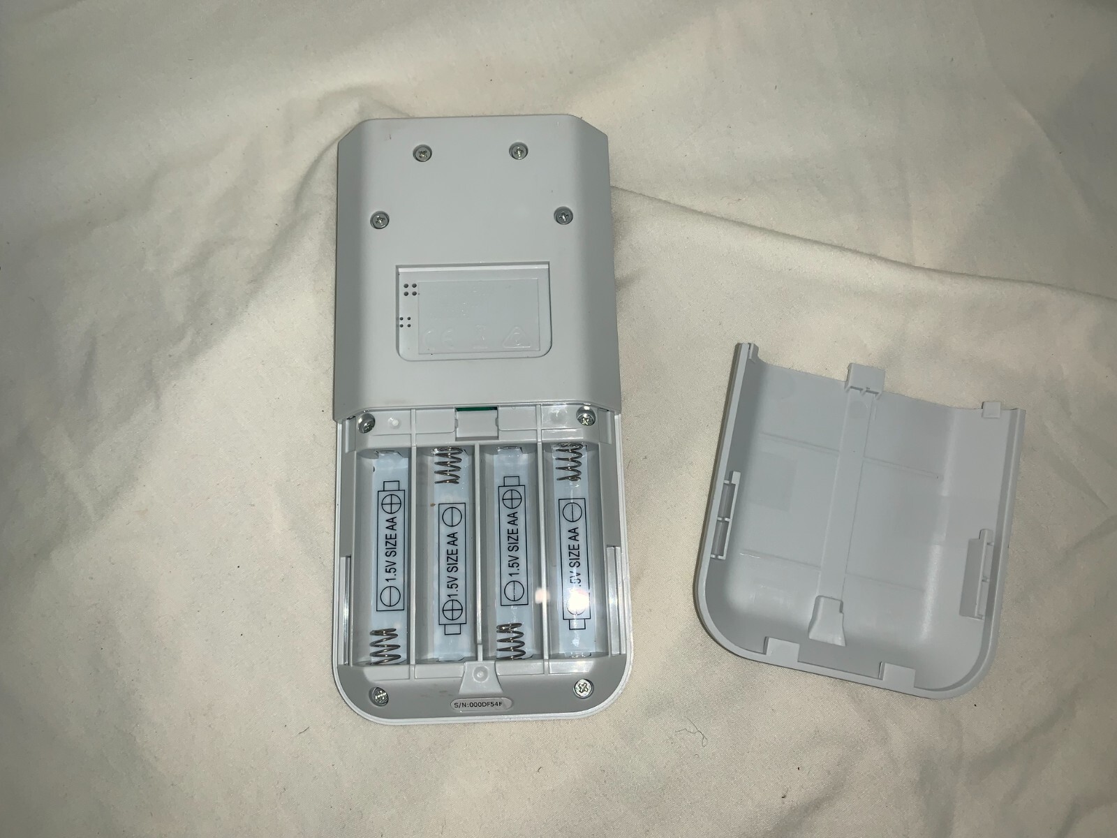SimpliSafe Home Security System Original Wireless Keypad Remote White SSKP3 NICE