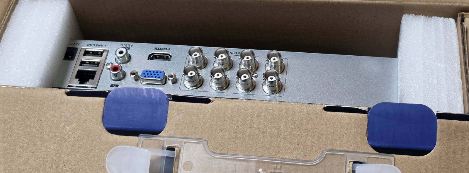 Annke Dw81kd Network Video Recorder with 8 Cameras