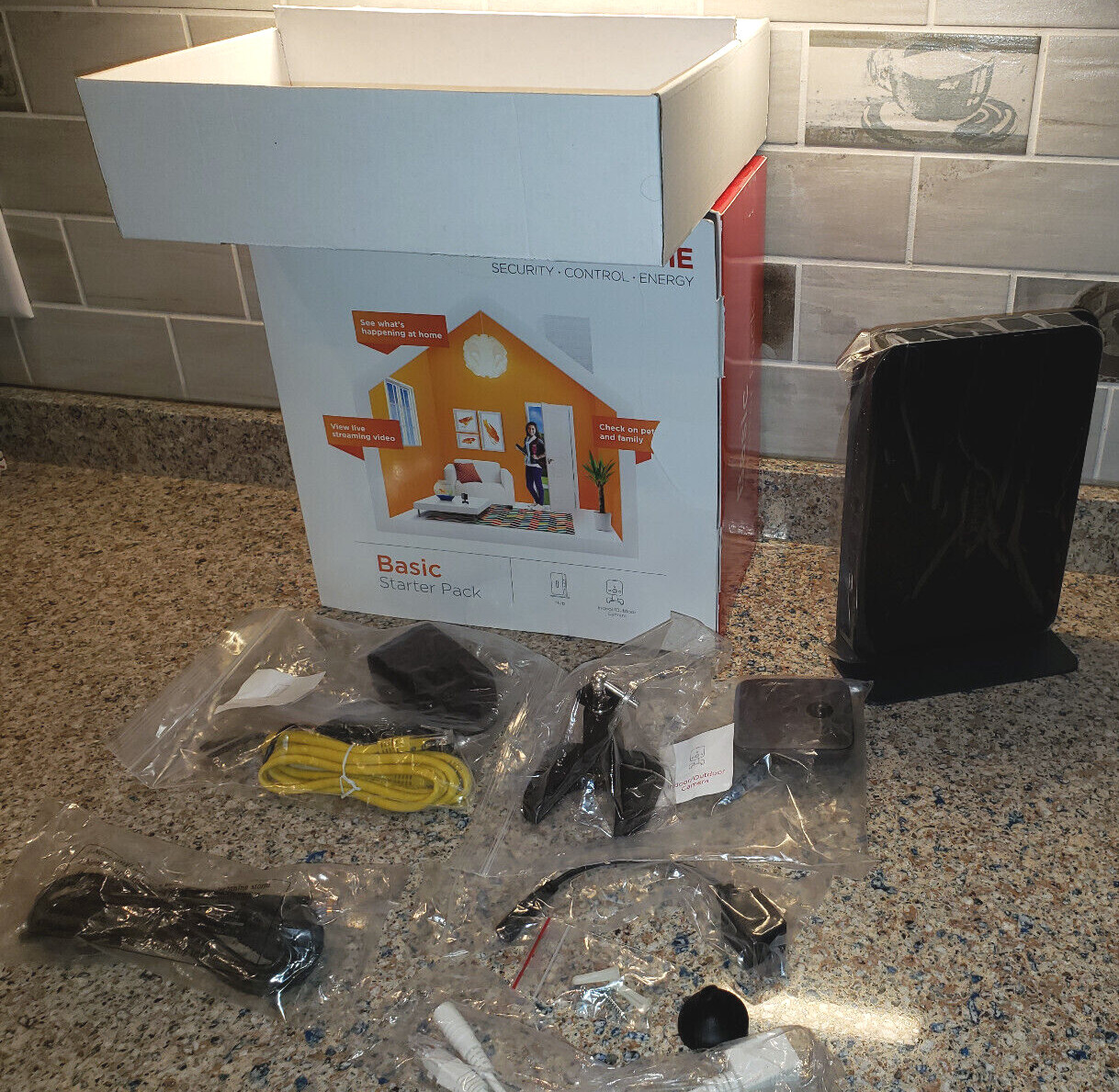 Xfinity Home basic starter pack home security comfgo1305 NETGEAR CAMERA ASG1100