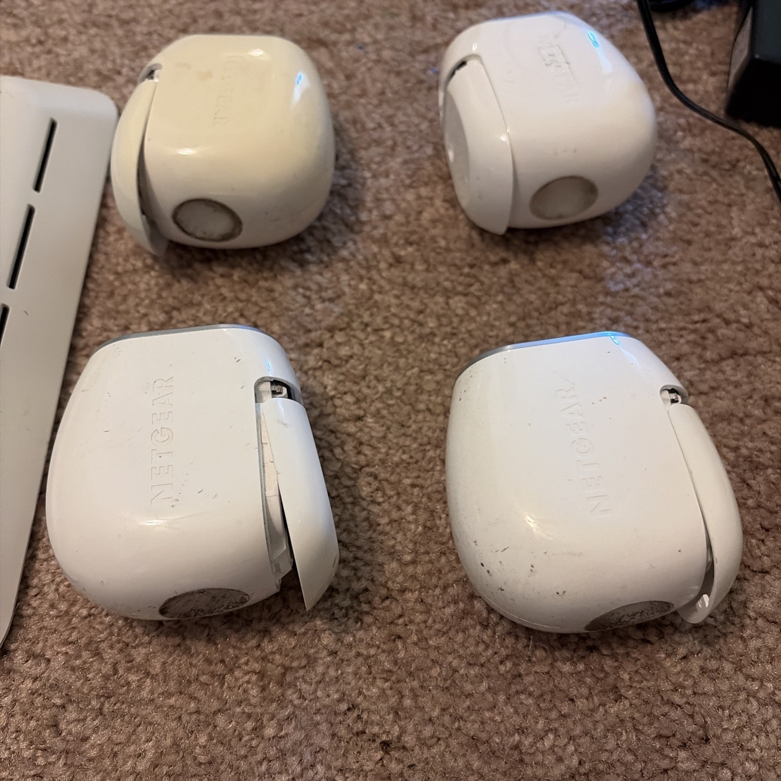 4 NETGEAR Arlo Cameras VMC3030 & Base Station VMB3000 Wi-Fi Security Bat Charger