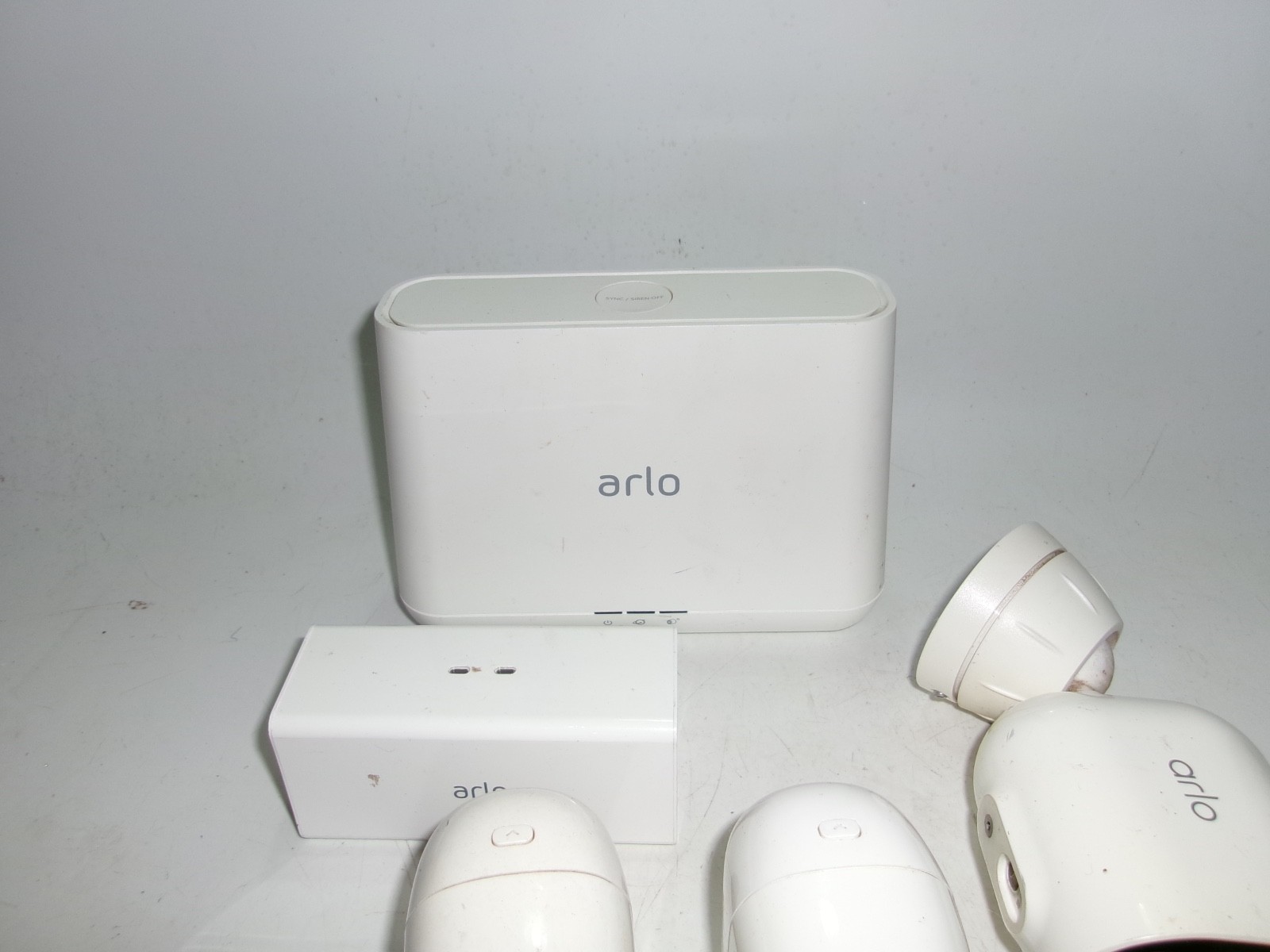 Arlo Security System VMB4000 Base Station + Wireless Cameras – READ – No Cords