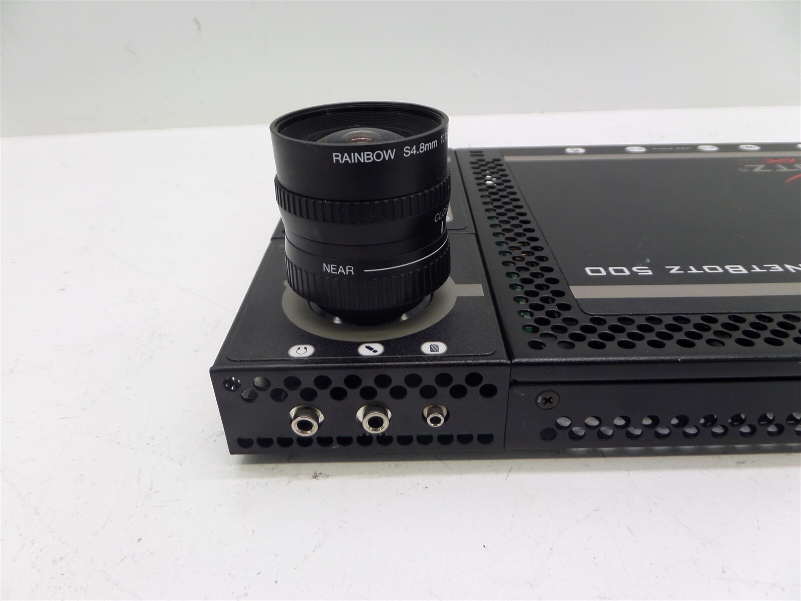 APC NetBotz 500 Monitoring Unit w/ 120 Camera + Sensor + FD100 Fluid Detector
