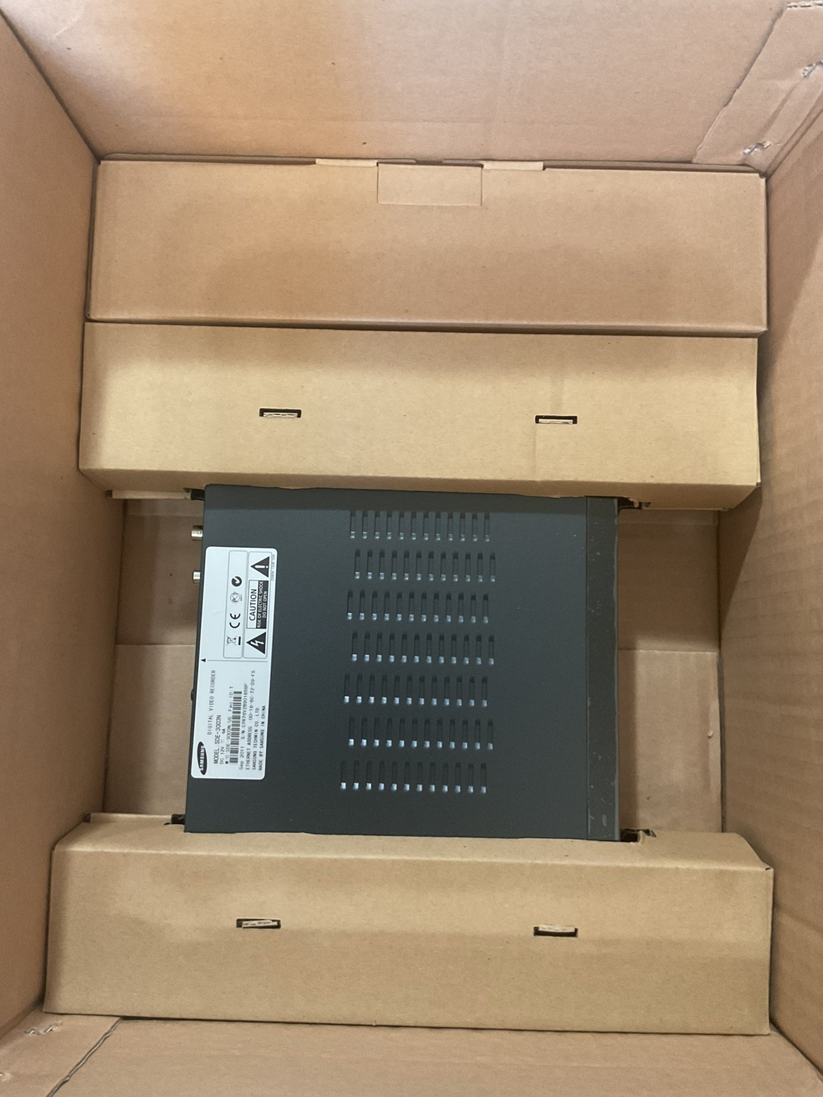 Samsung 4CH Real-Time DVR w/ 4 Hi-Res Cameras 1TB HDD #SDE-3003 New Open Box