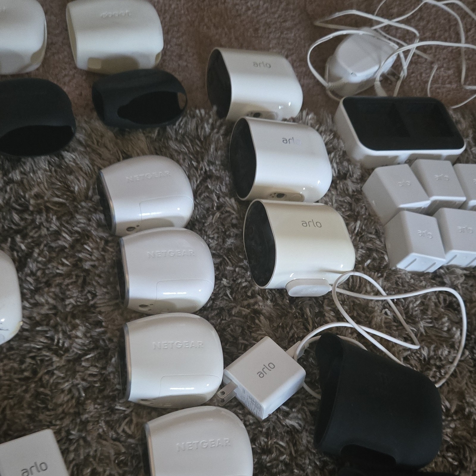 Arlo pro 3 Wireless IP Cameras System White w/ Mounts, Batteries, Charger