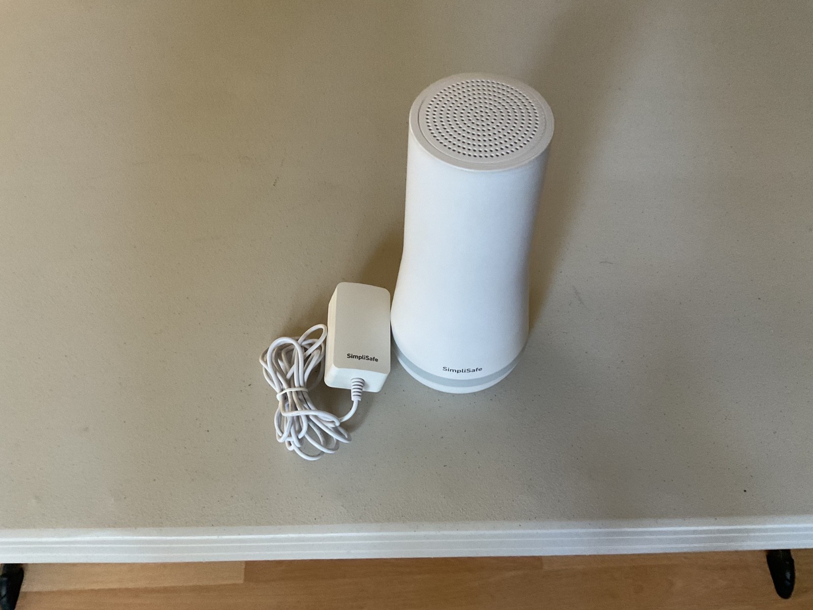 SimpliSafe Home Security System Base Station with Power Cord Gen3 SSBS3 Used