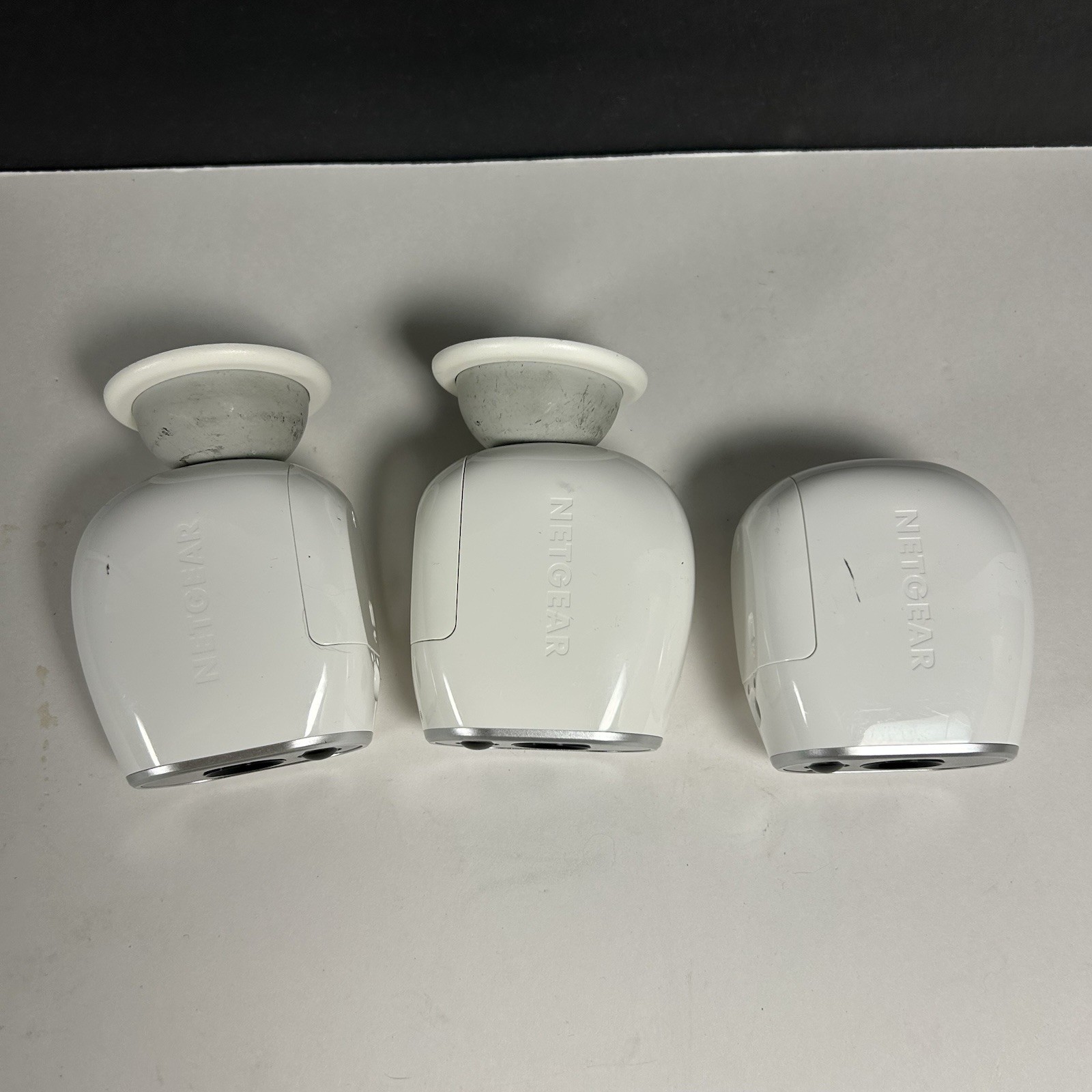 3 Netgear Arlo VMC3030 Add-on HD Indoor / Outdoor Security Cameras 2 Mounts