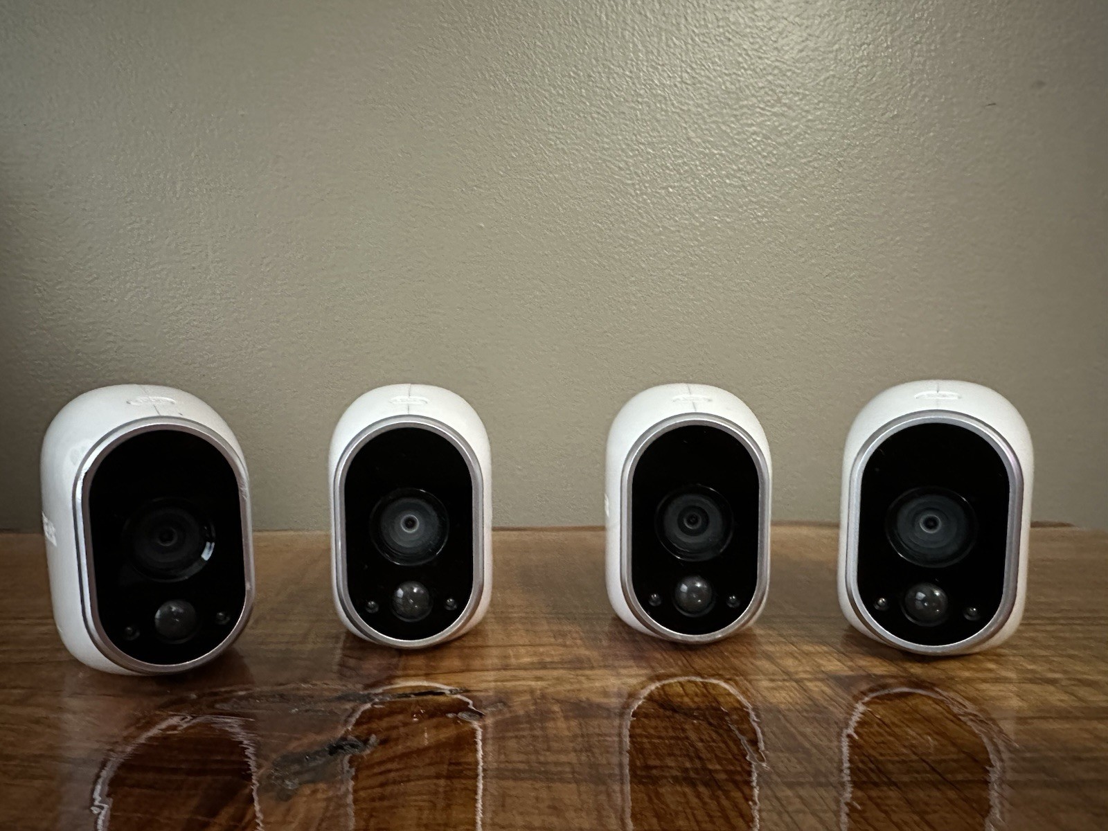 Arlo 4 Camera Wireless Security System Motion Detection Night Vision VMS3430