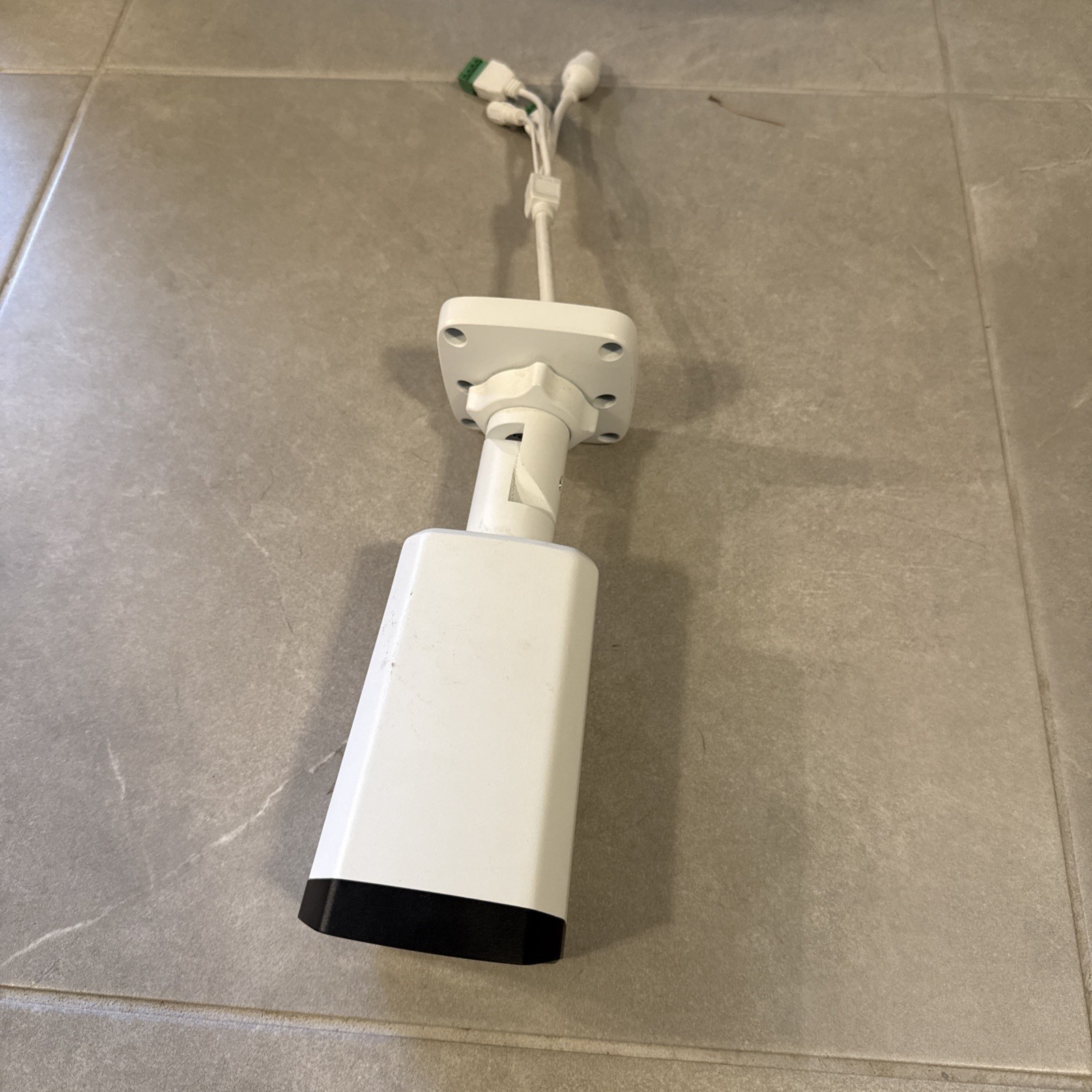 Uniview Tec 5MP IP Bullet Camera 2.8-12mm MVF Lens, TDN, DWDR, IP67 Case, IR,12V