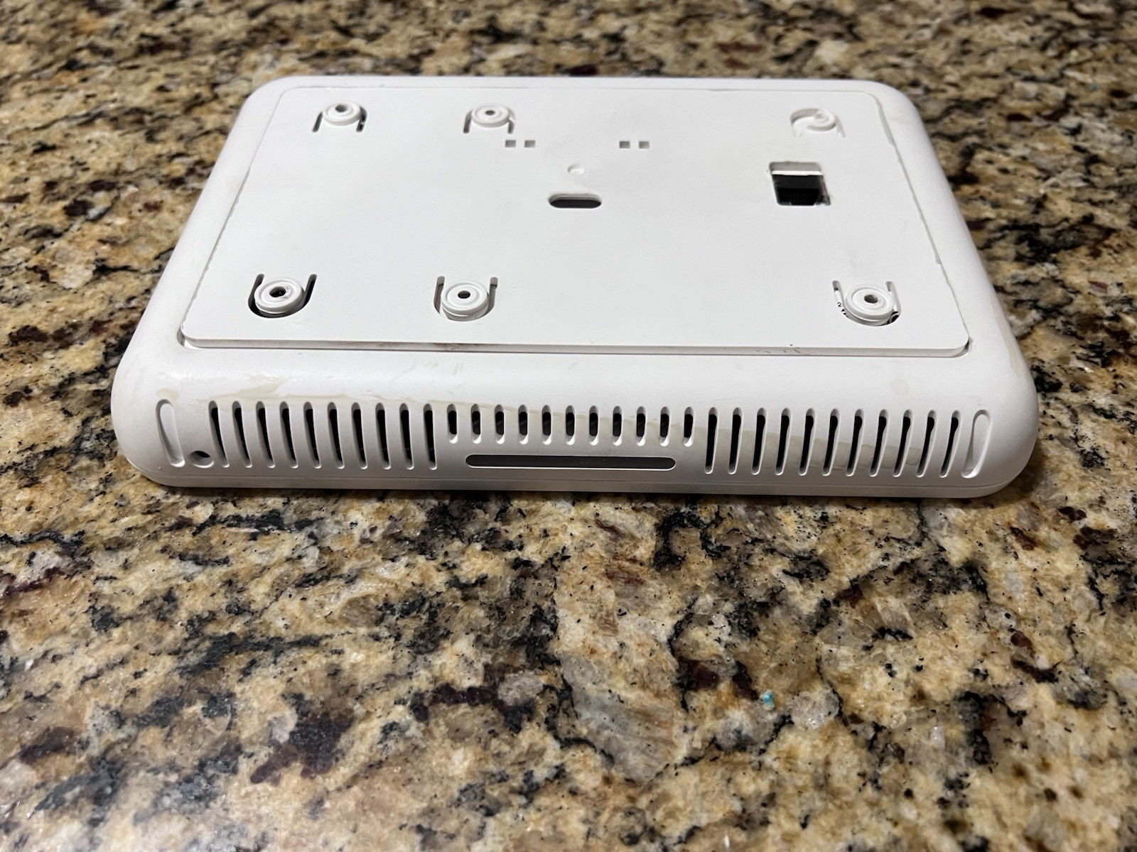 Vivint Smart Home Security – Smart Hub Panel Gen 2 & Doorbell Camera Pro Gen 1