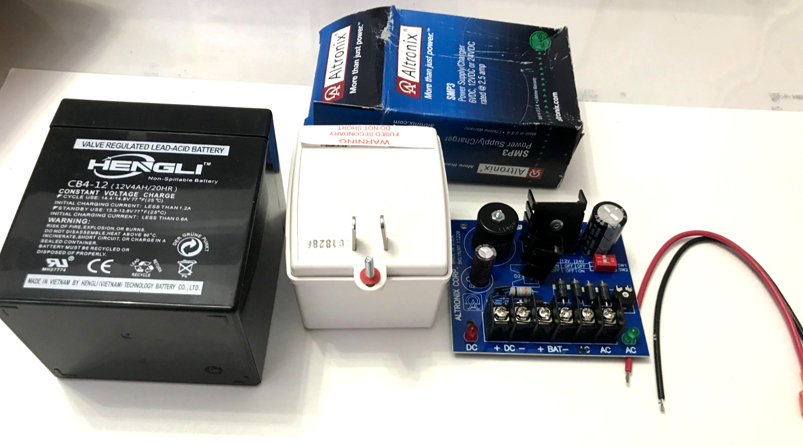 Altronix SMP312C Kit, 16.5VAC 40 plug In Transformer, 12VDC 4AH/W BATTERY