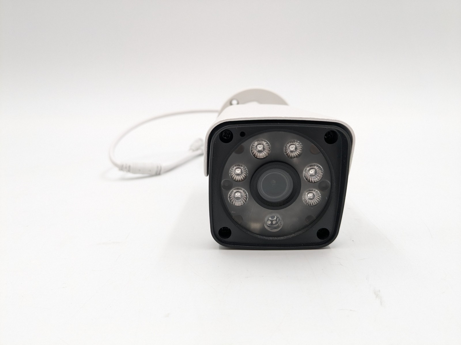 Video Surveillance Outdoor Security 4-Camera System 4K Ultra HD IP66
