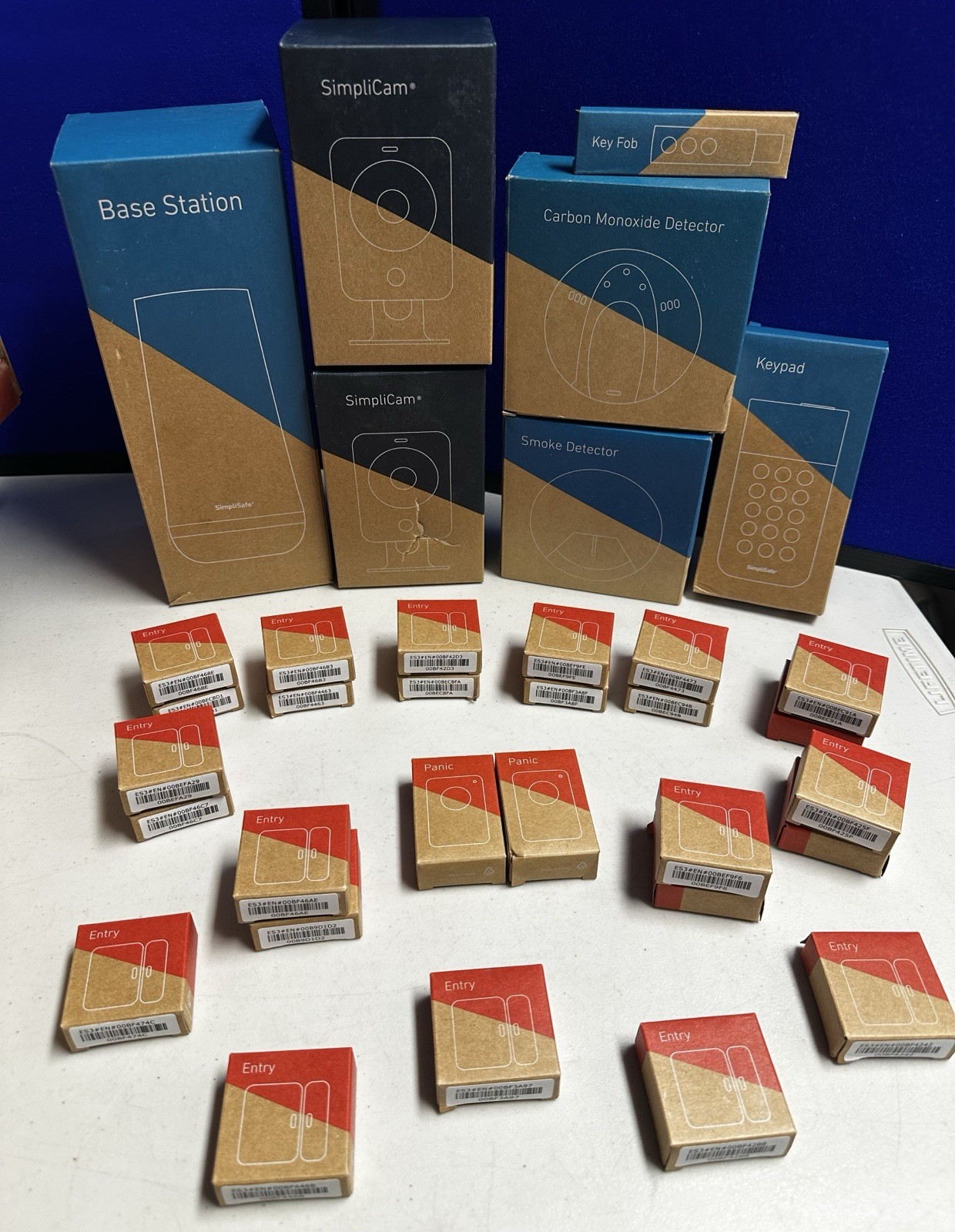 SIMPLISAFE Home Security System Bundle 34 pcs Base Simplicam Panic Keypad Keyfob